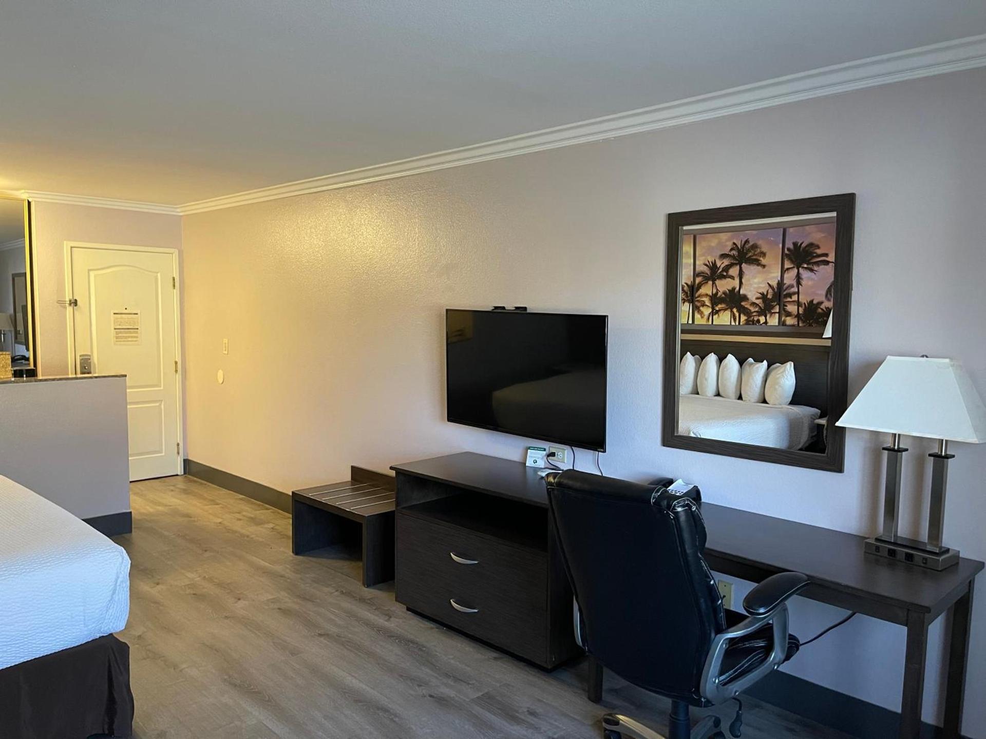 Days Inn by Wyndham Indio photo 31