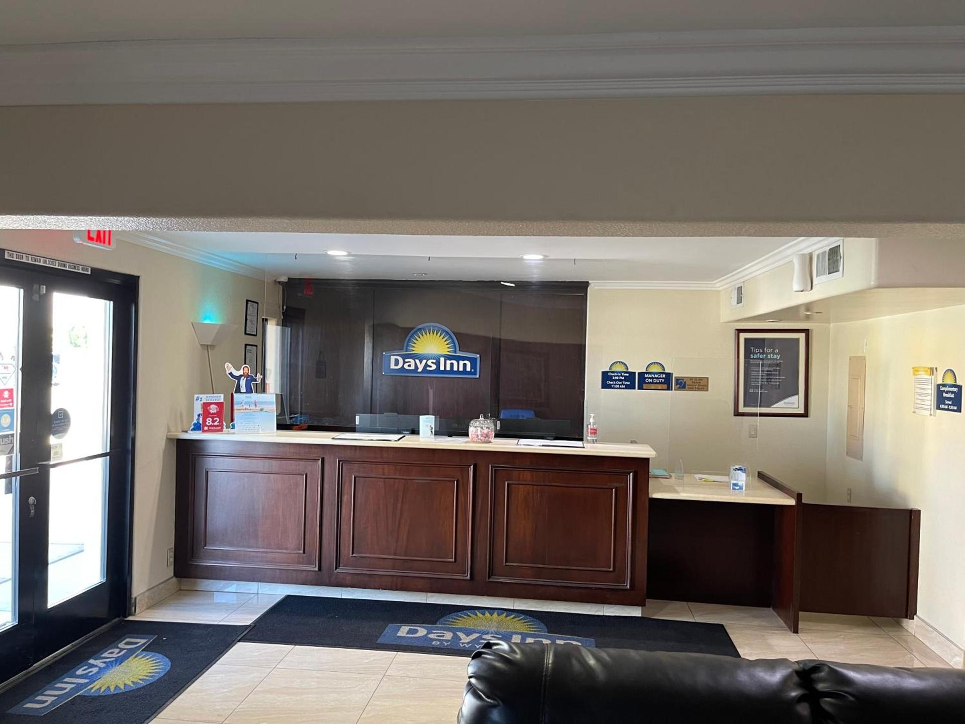 Days Inn by Wyndham Indio photo 25