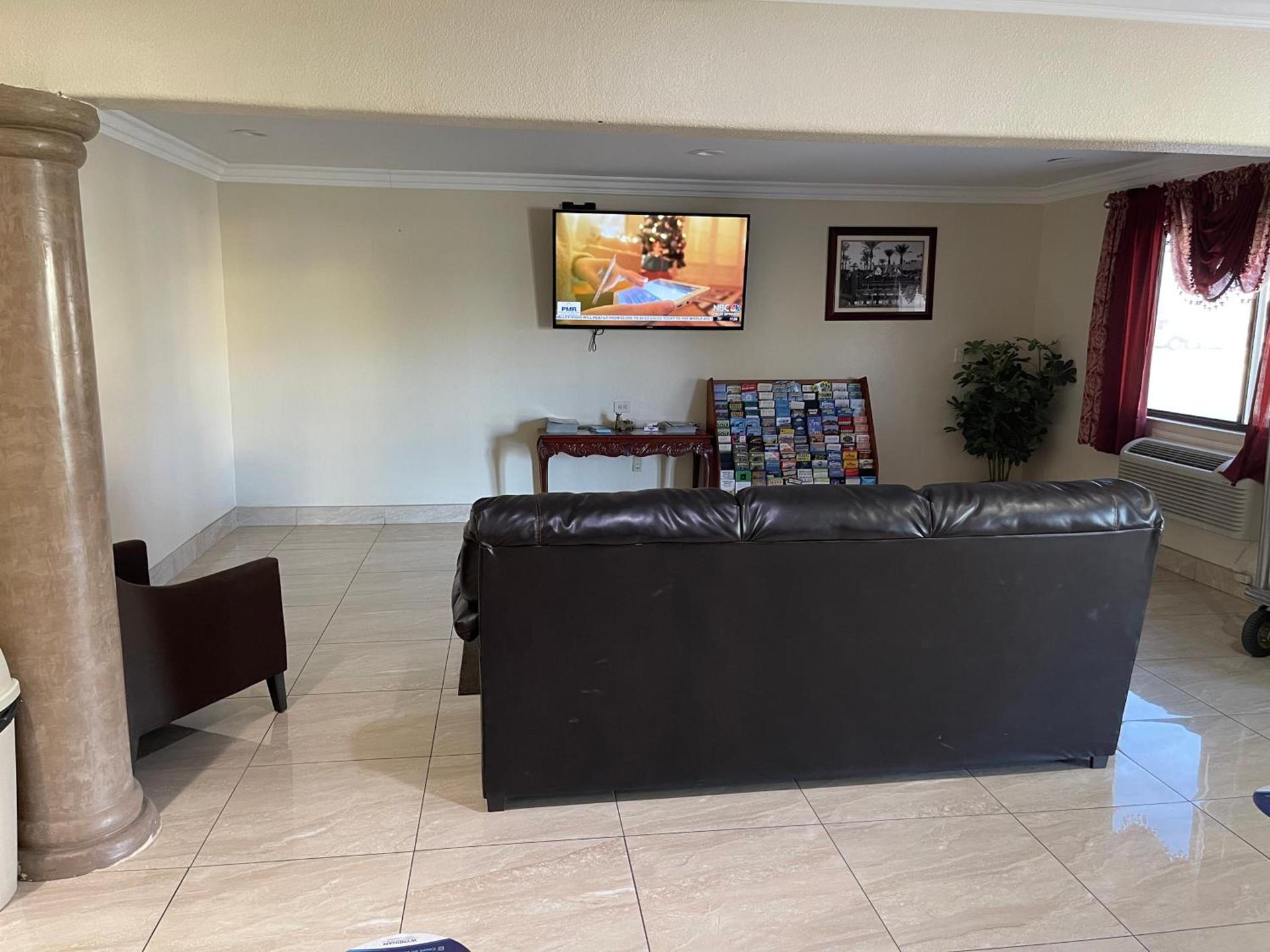 Days Inn by Wyndham Indio photo 26