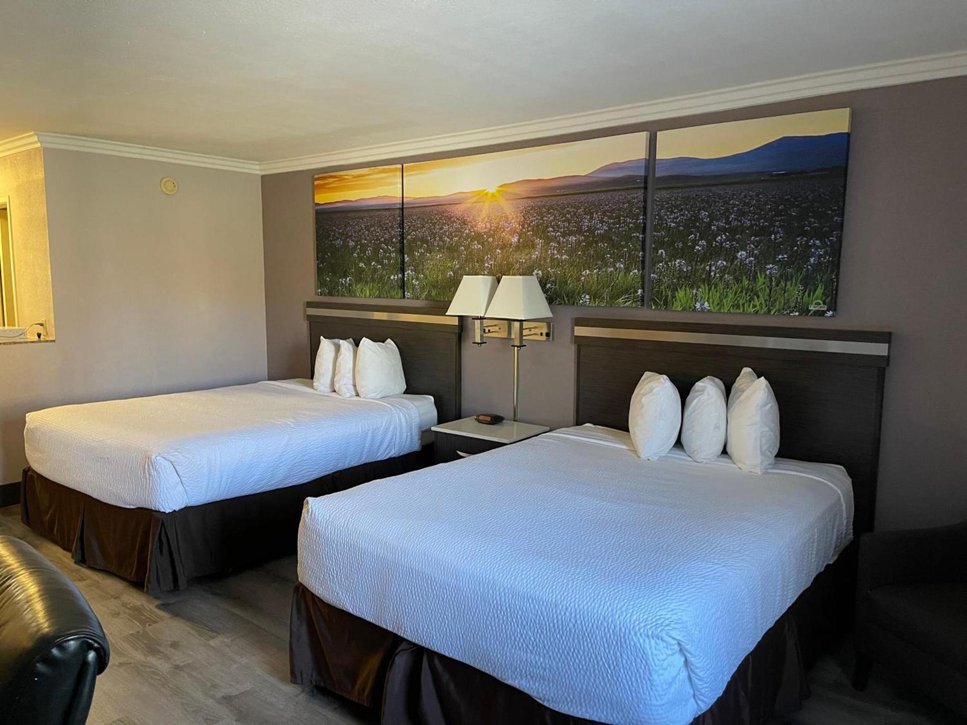Days Inn by Wyndham Indio photo 28