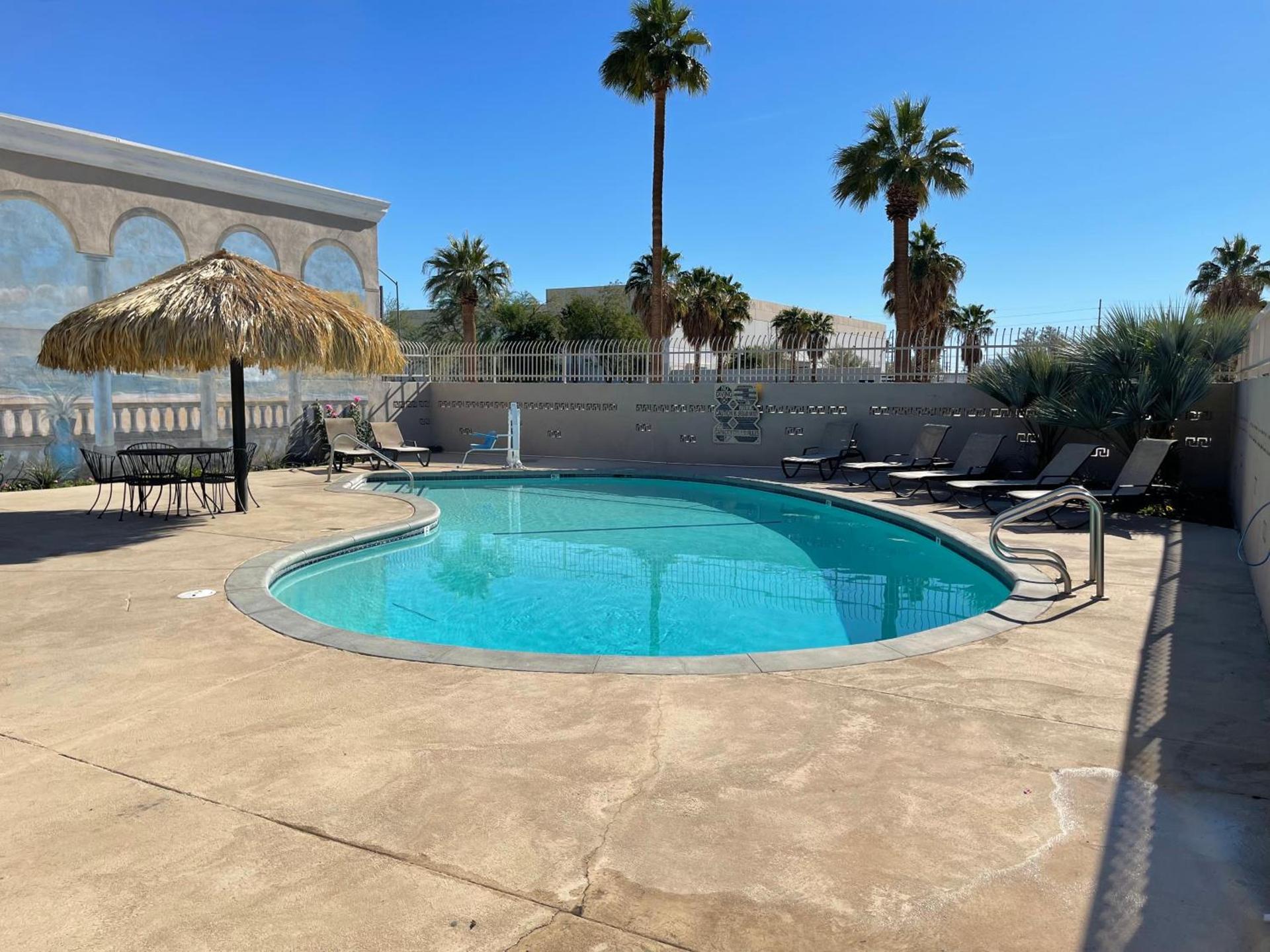 Days Inn by Wyndham Indio photo 38