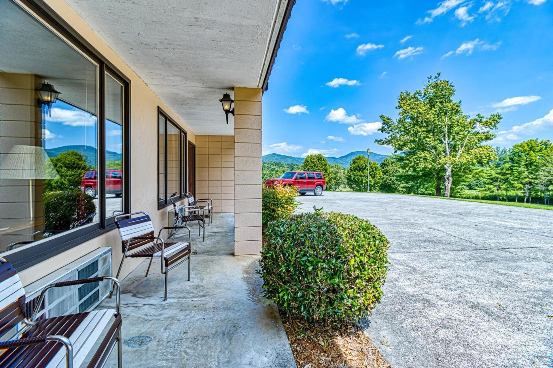 Highland Manor Inn photo 34