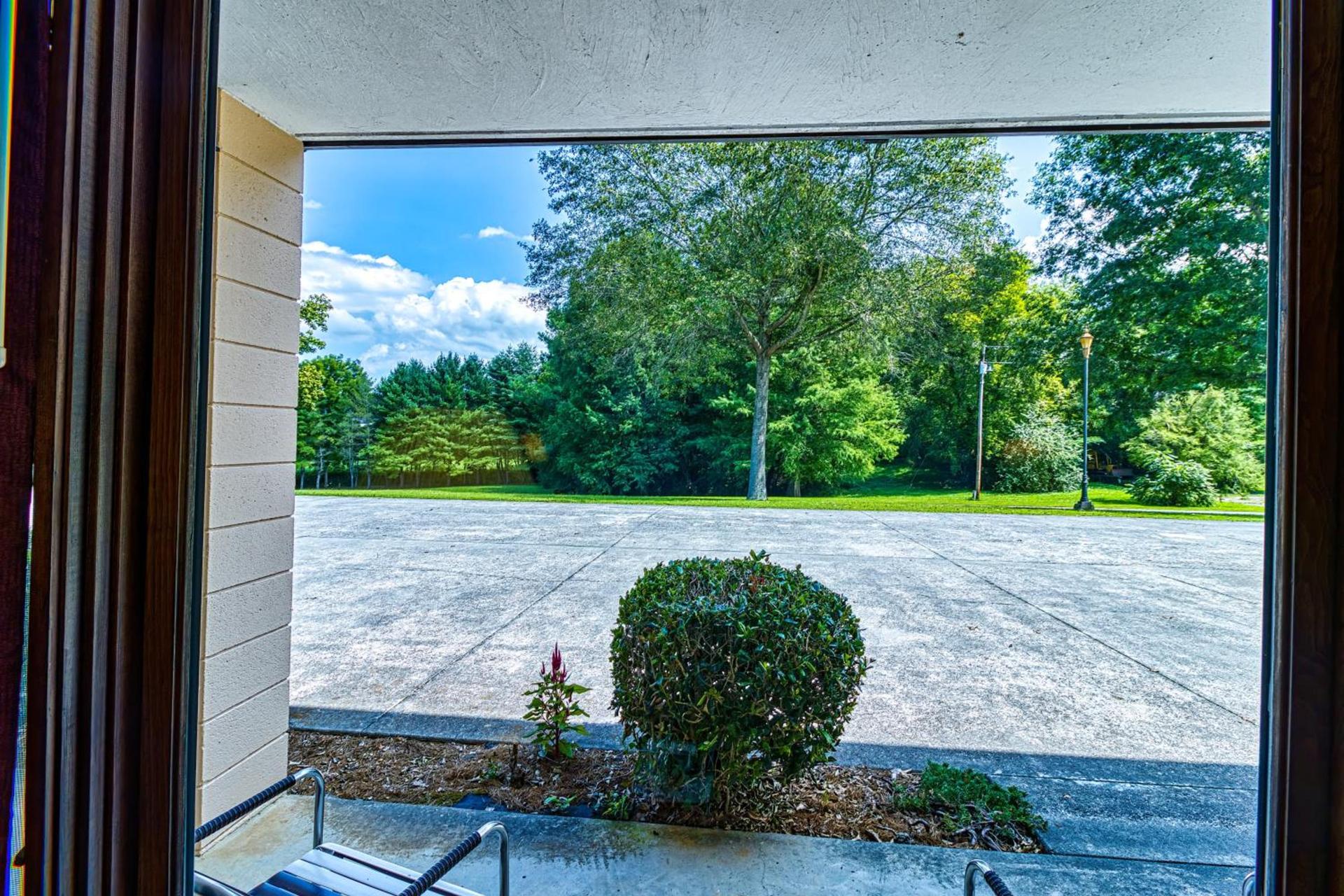 Highland Manor Inn photo 33