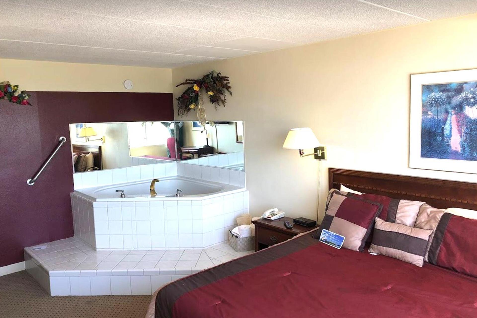 Norwood Inn & Suites Worthington photo 3