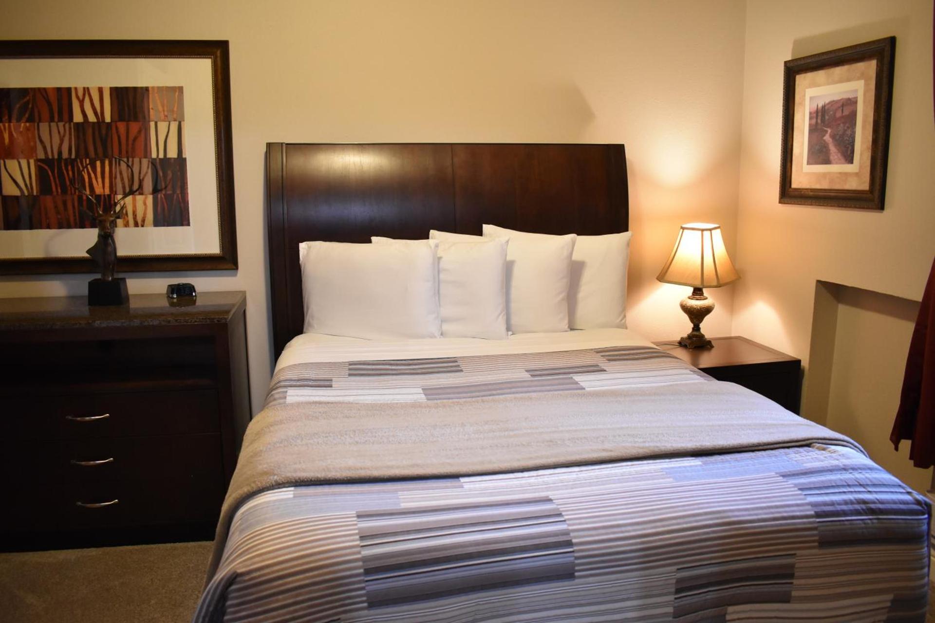 Silver Horseshoe Inn photo 33