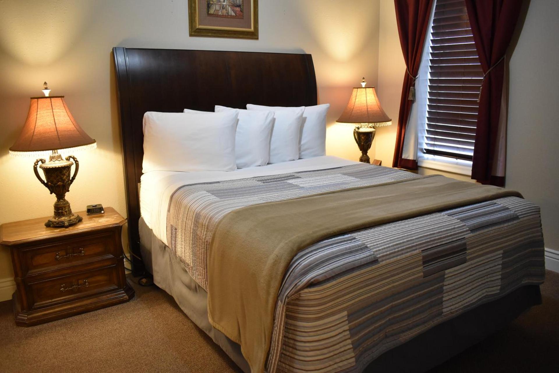 Silver Horseshoe Inn photo 30