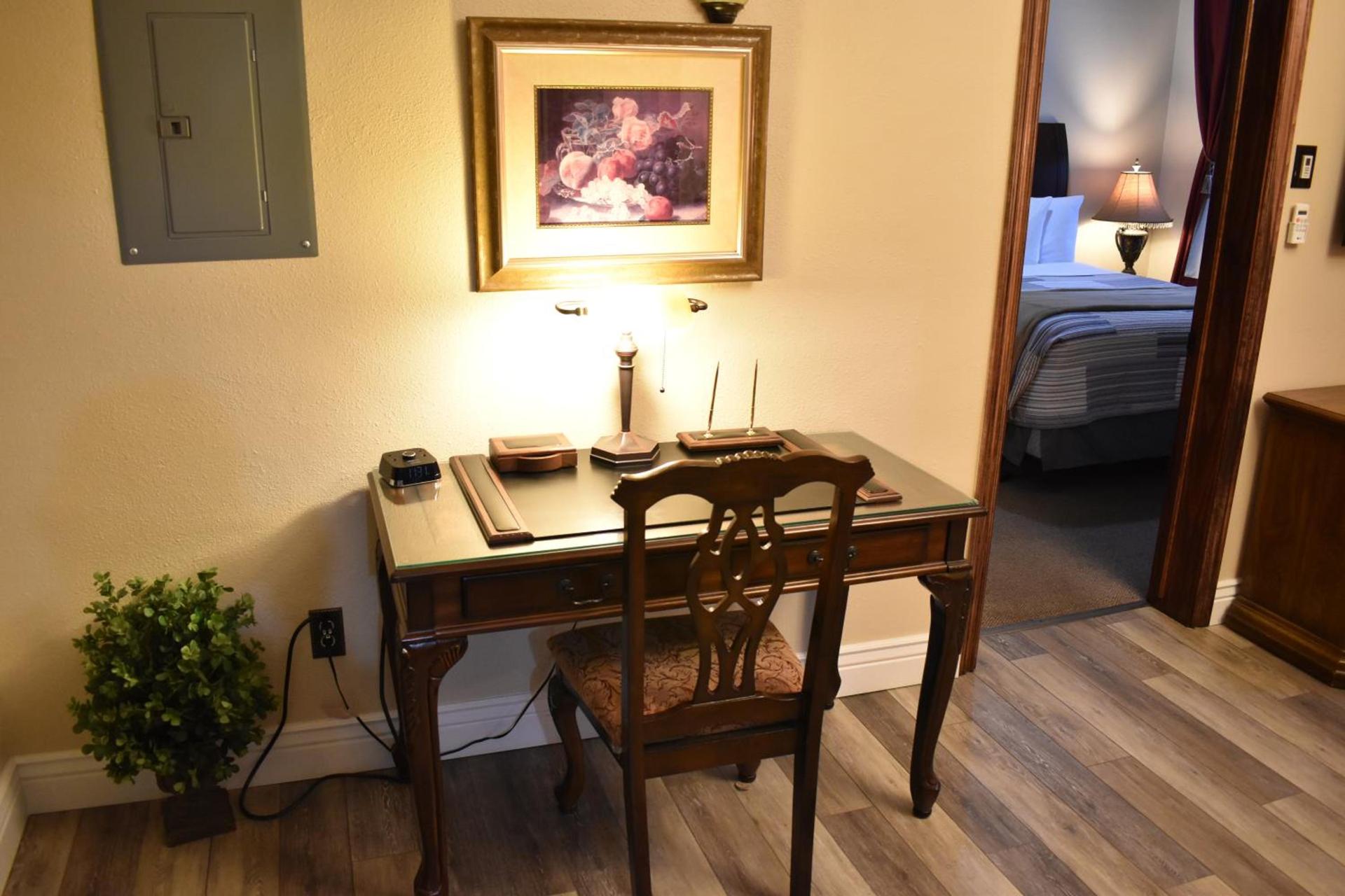 Silver Horseshoe Inn photo 25