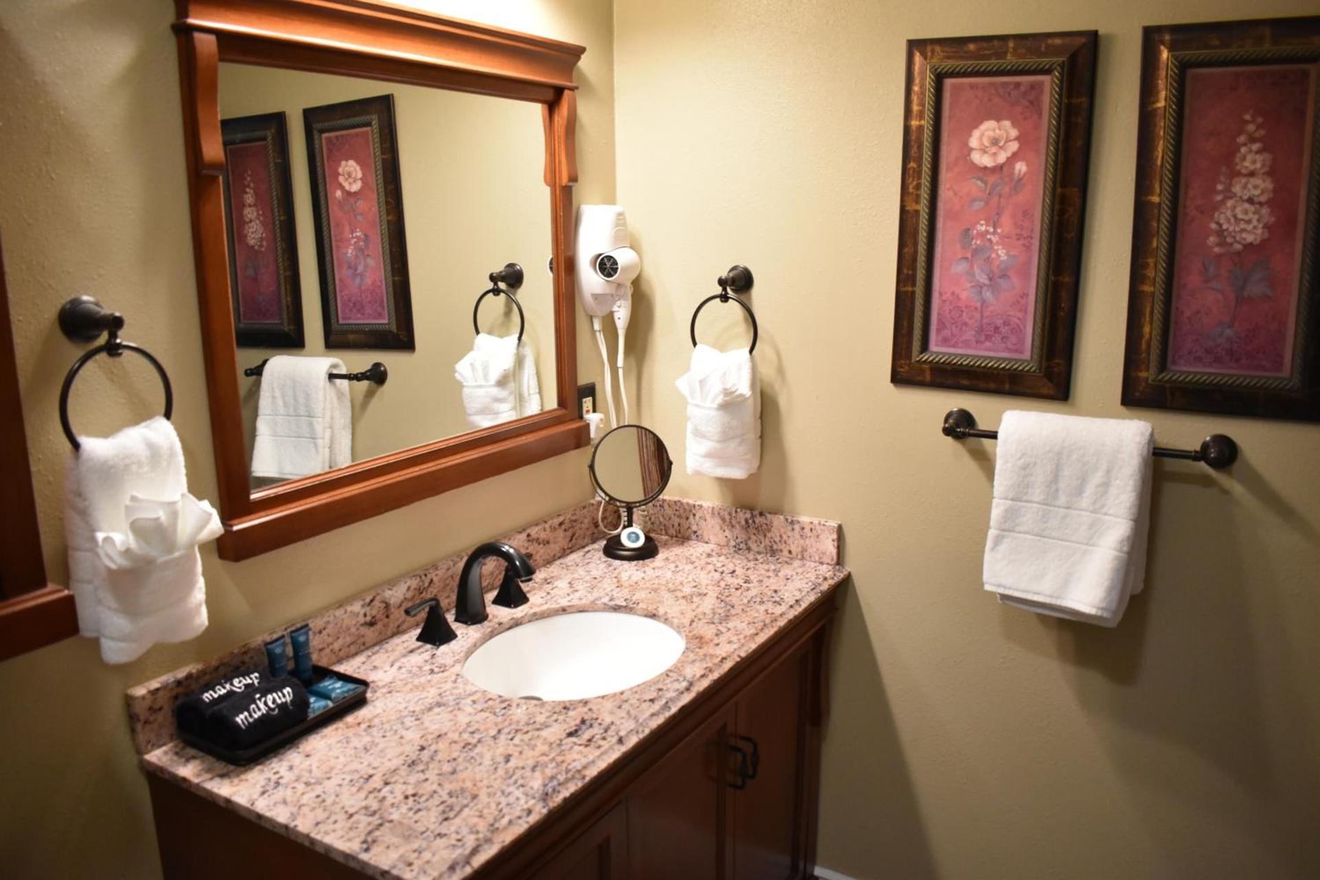 Silver Horseshoe Inn photo 23