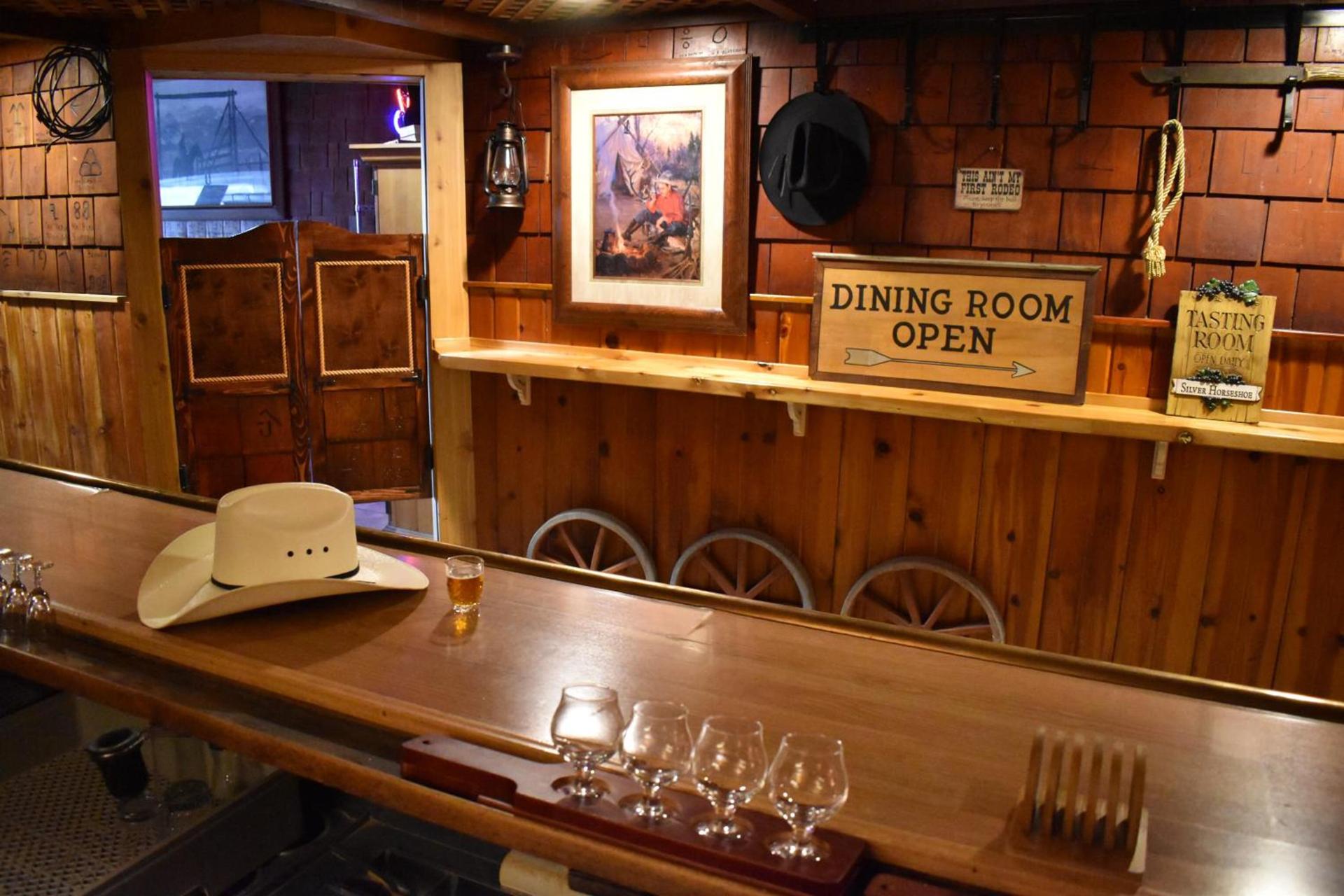 Silver Horseshoe Inn photo 7