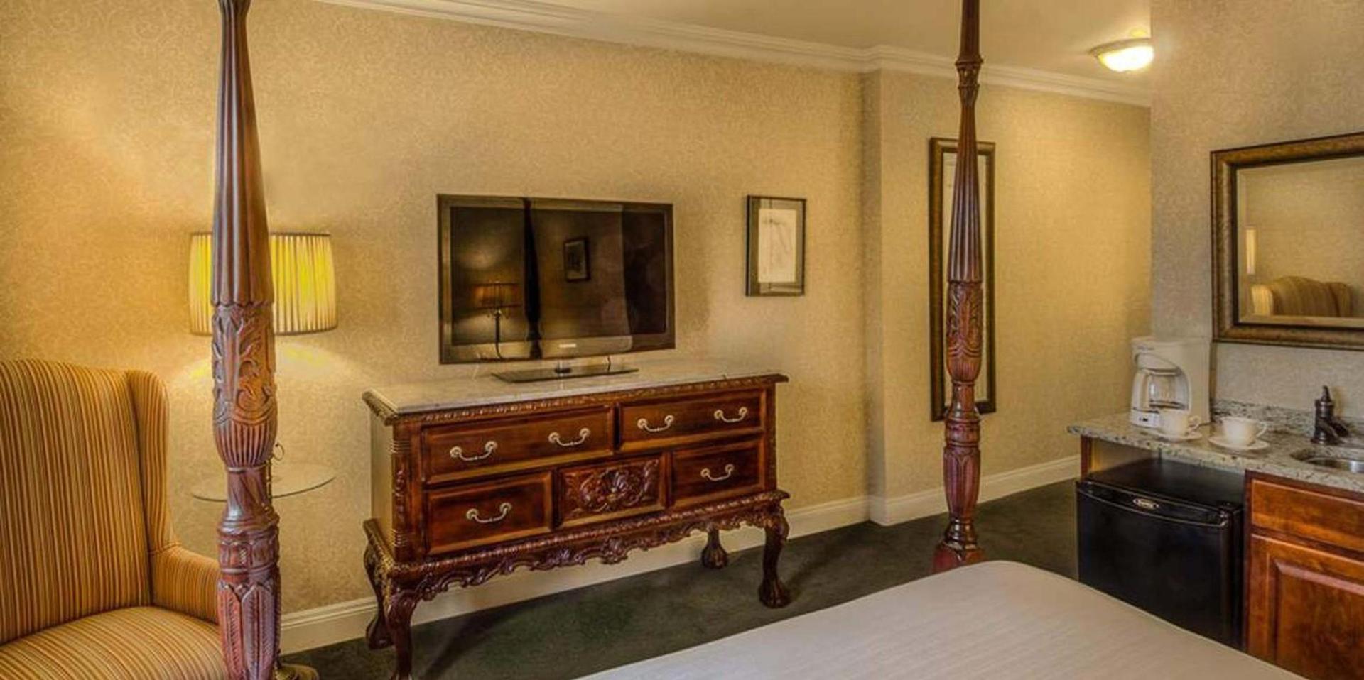 Red Coach Inn photo 81
