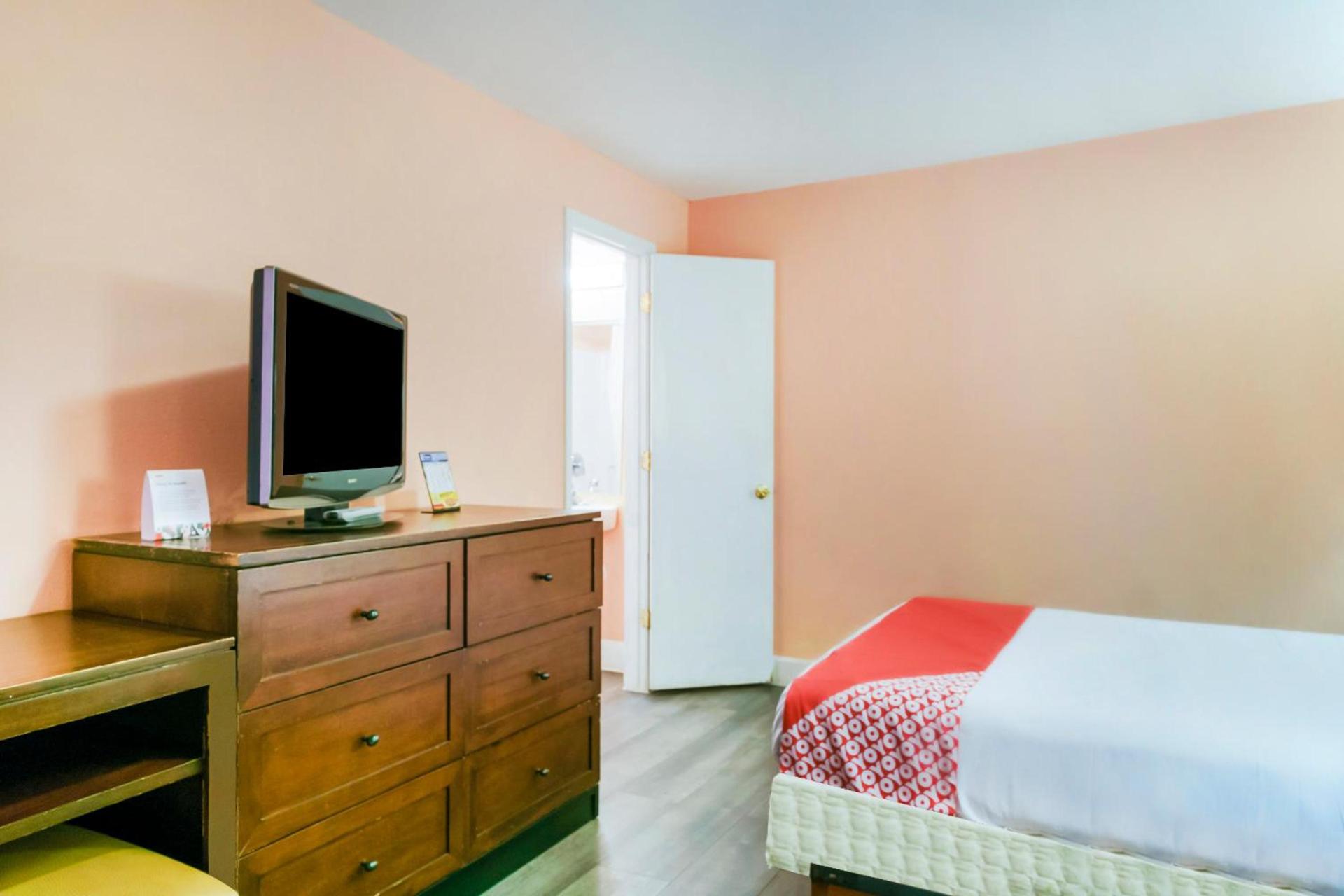 OYO Hotel Myrtle Beach Kings Hwy photo 14