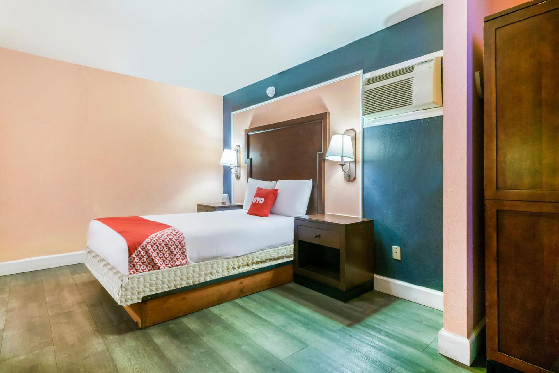 OYO Hotel Myrtle Beach Kings Hwy photo 13