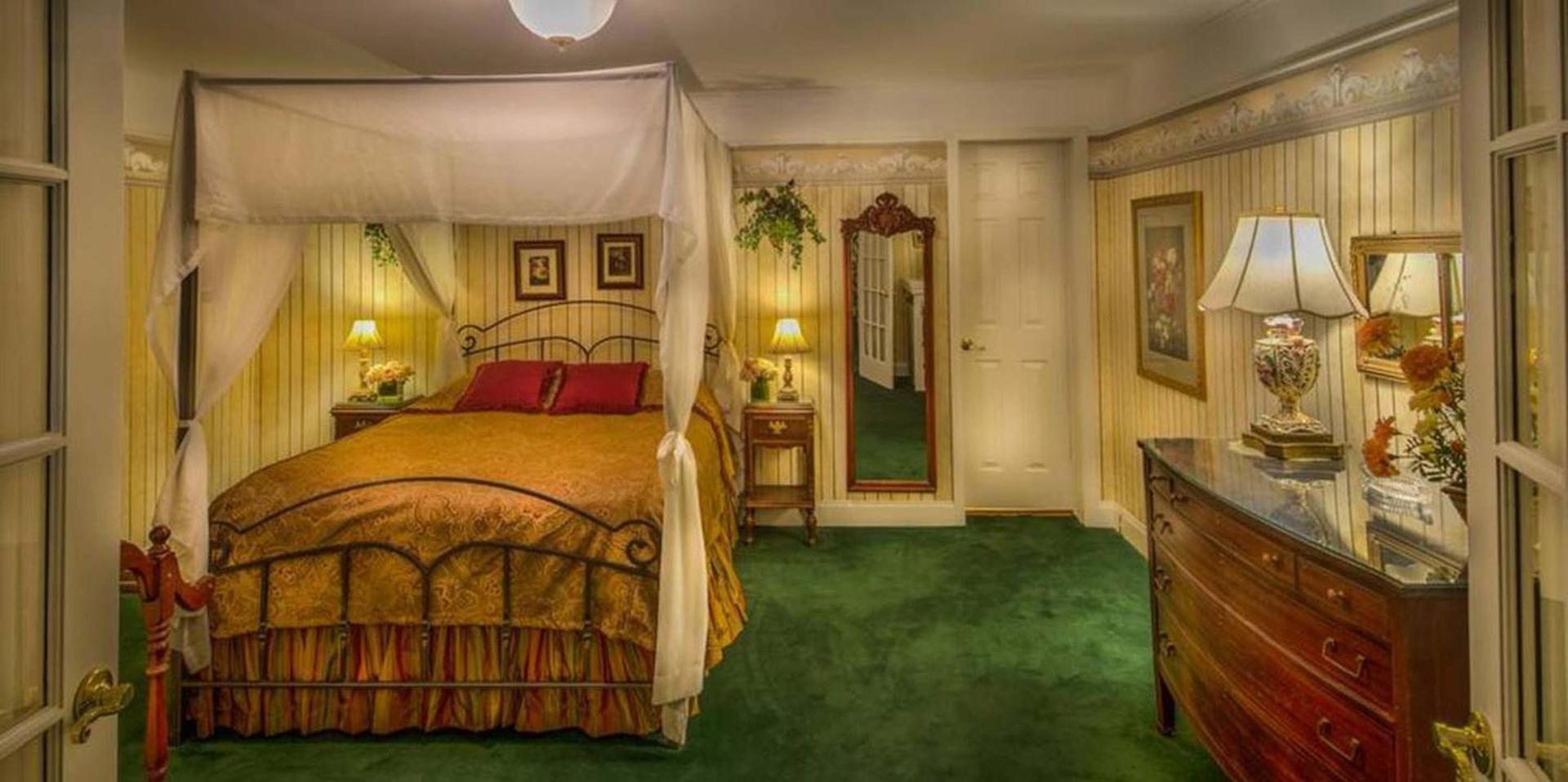 Red Coach Inn photo 90