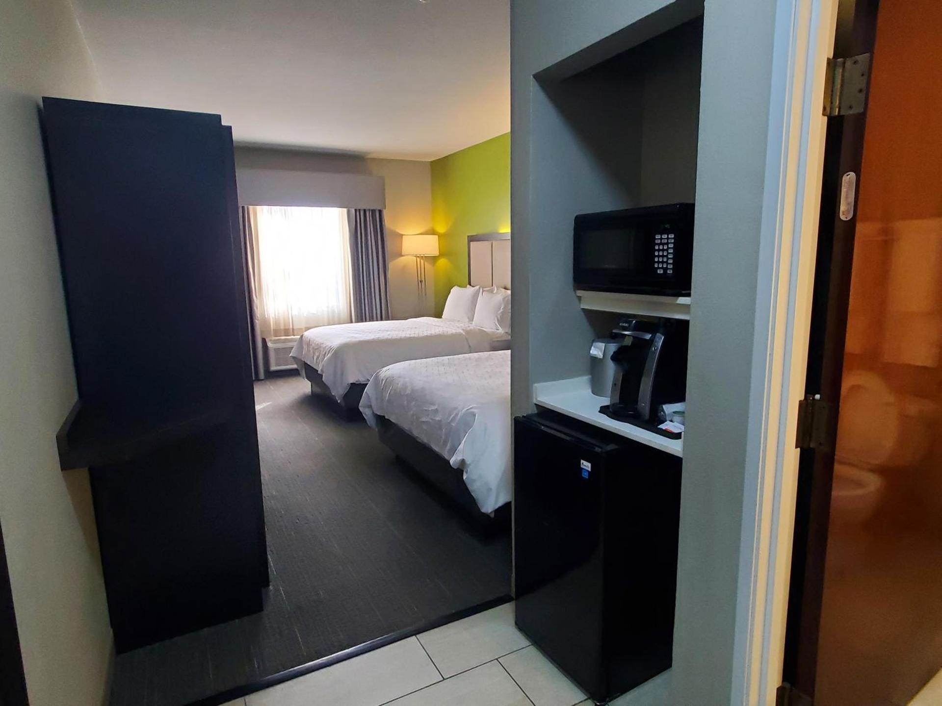 Holiday Inn Express Pearland by IHG photo 2