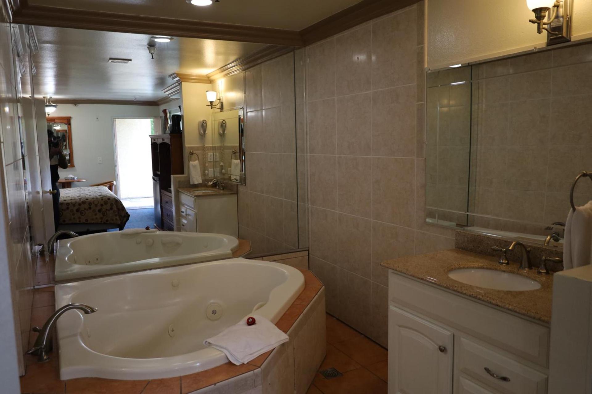 Lambert Inn photo 61