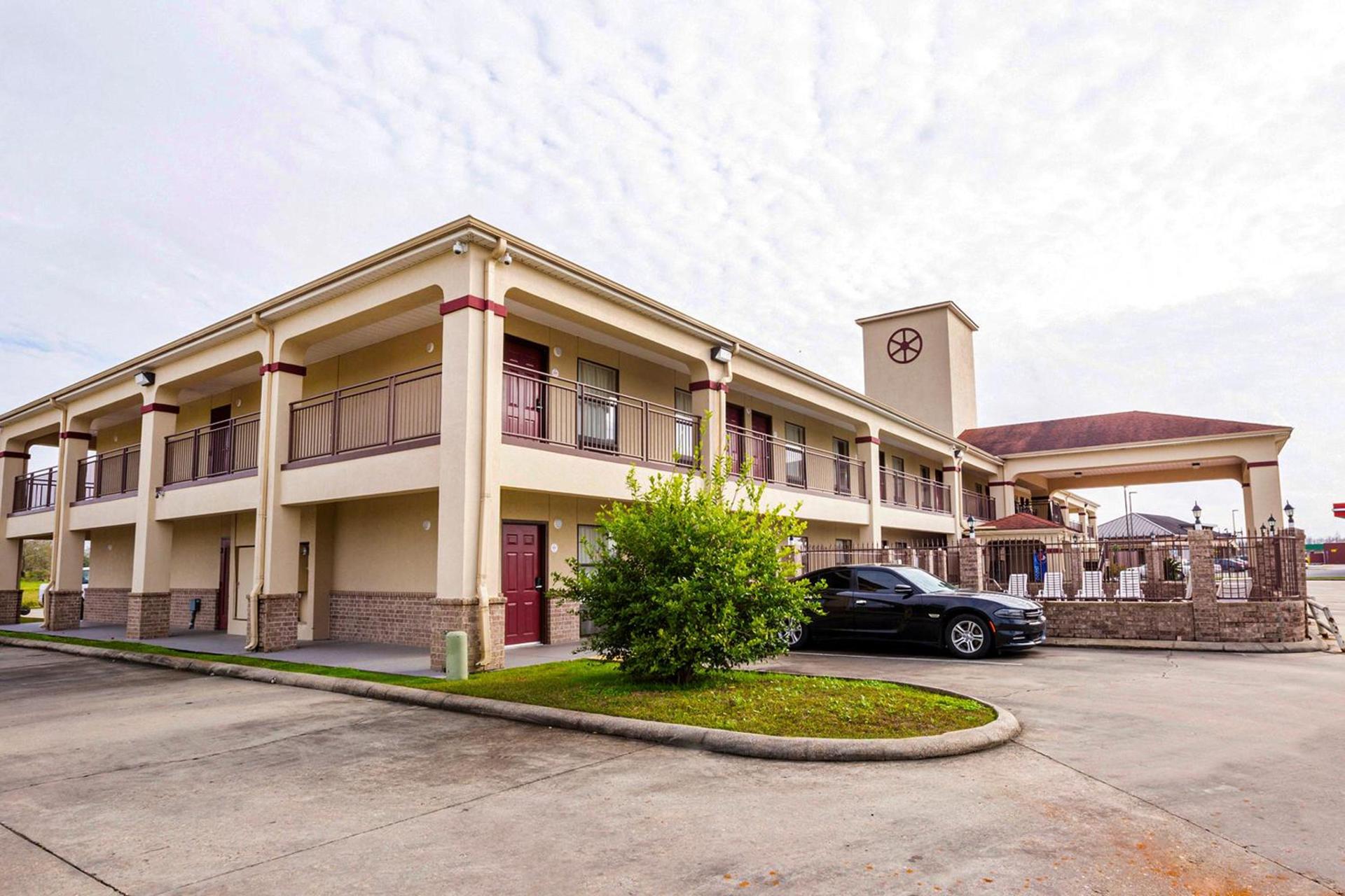 OYO Hotel LSU photo 3