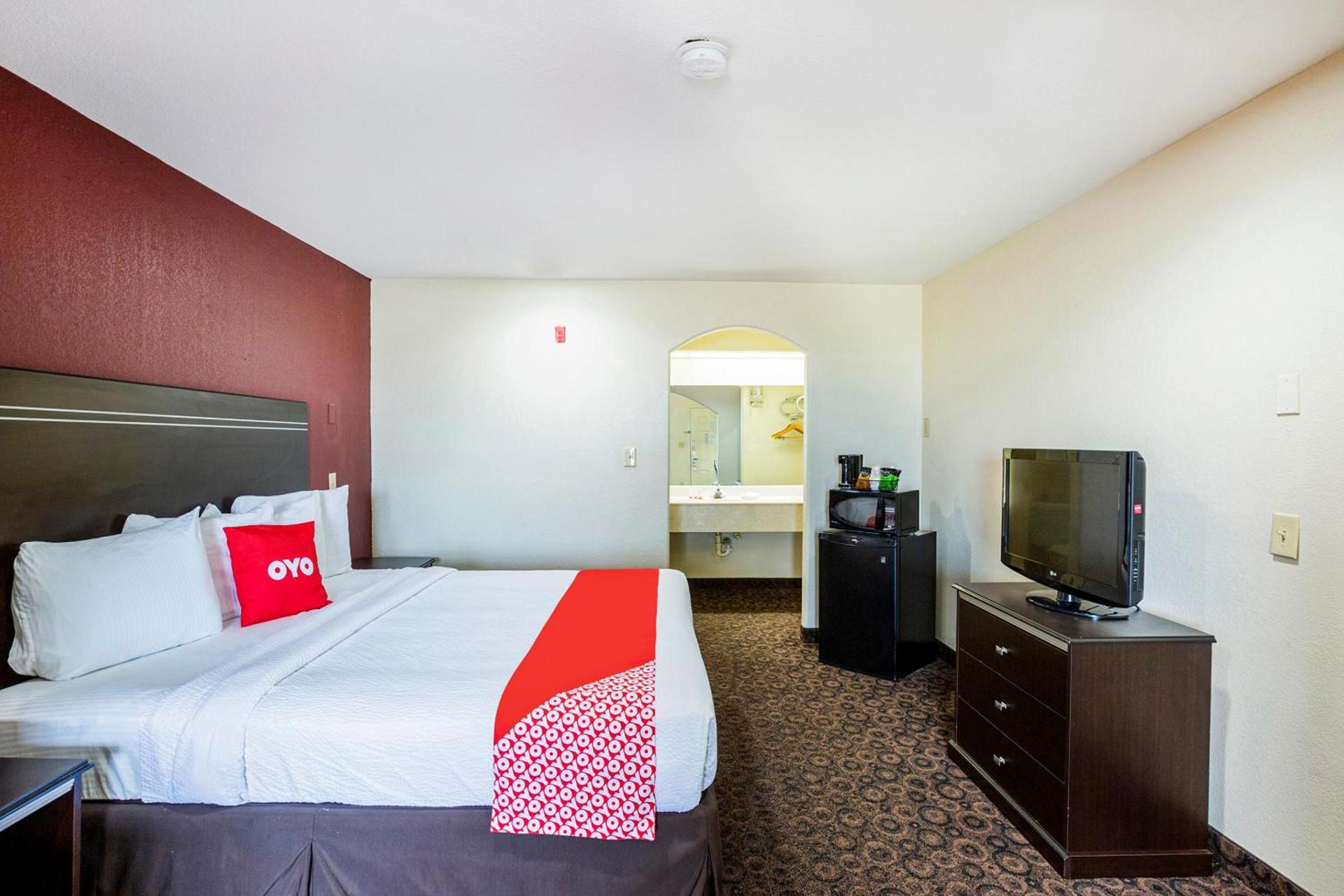 OYO Hotel LSU photo 22