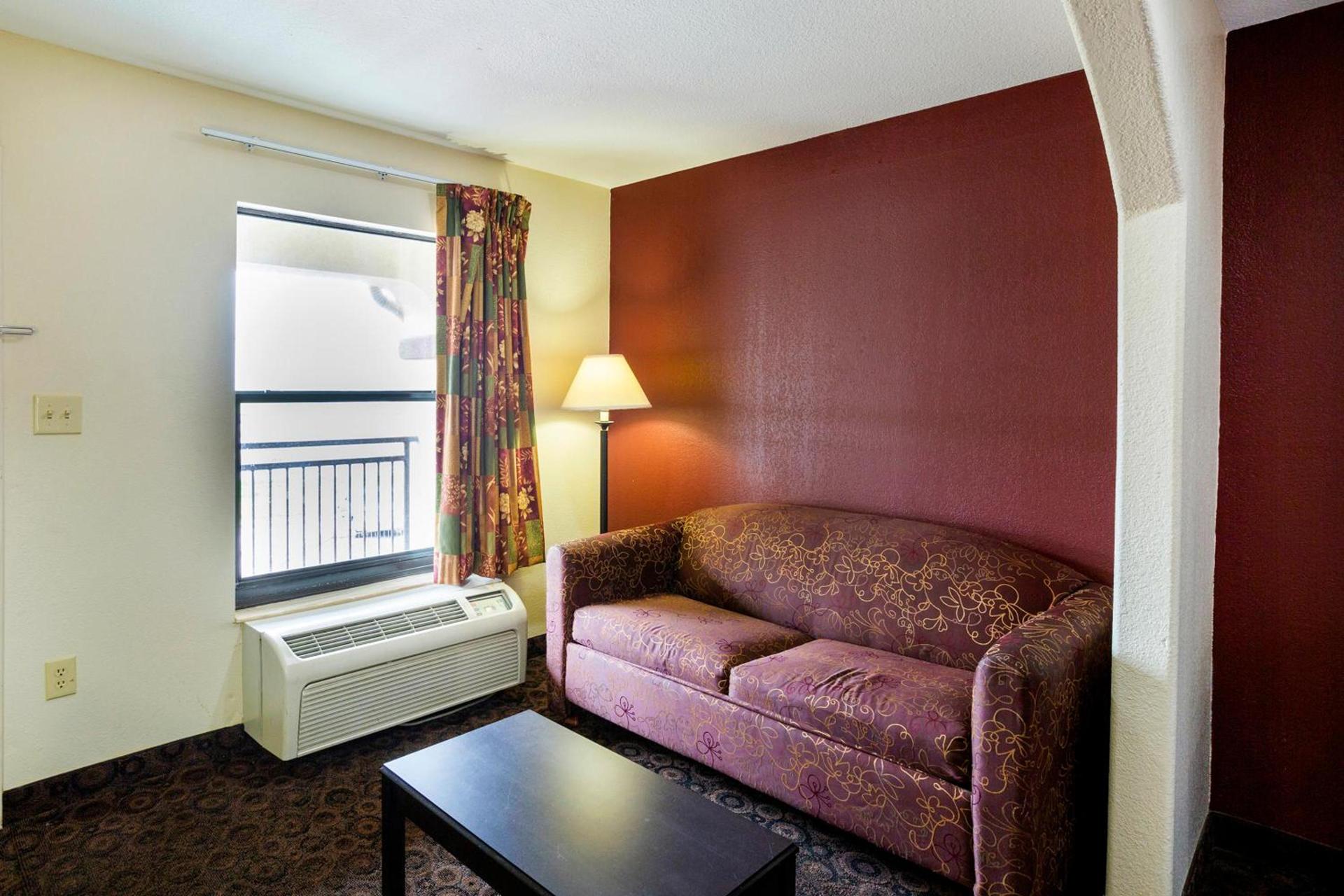 OYO Hotel LSU photo 18