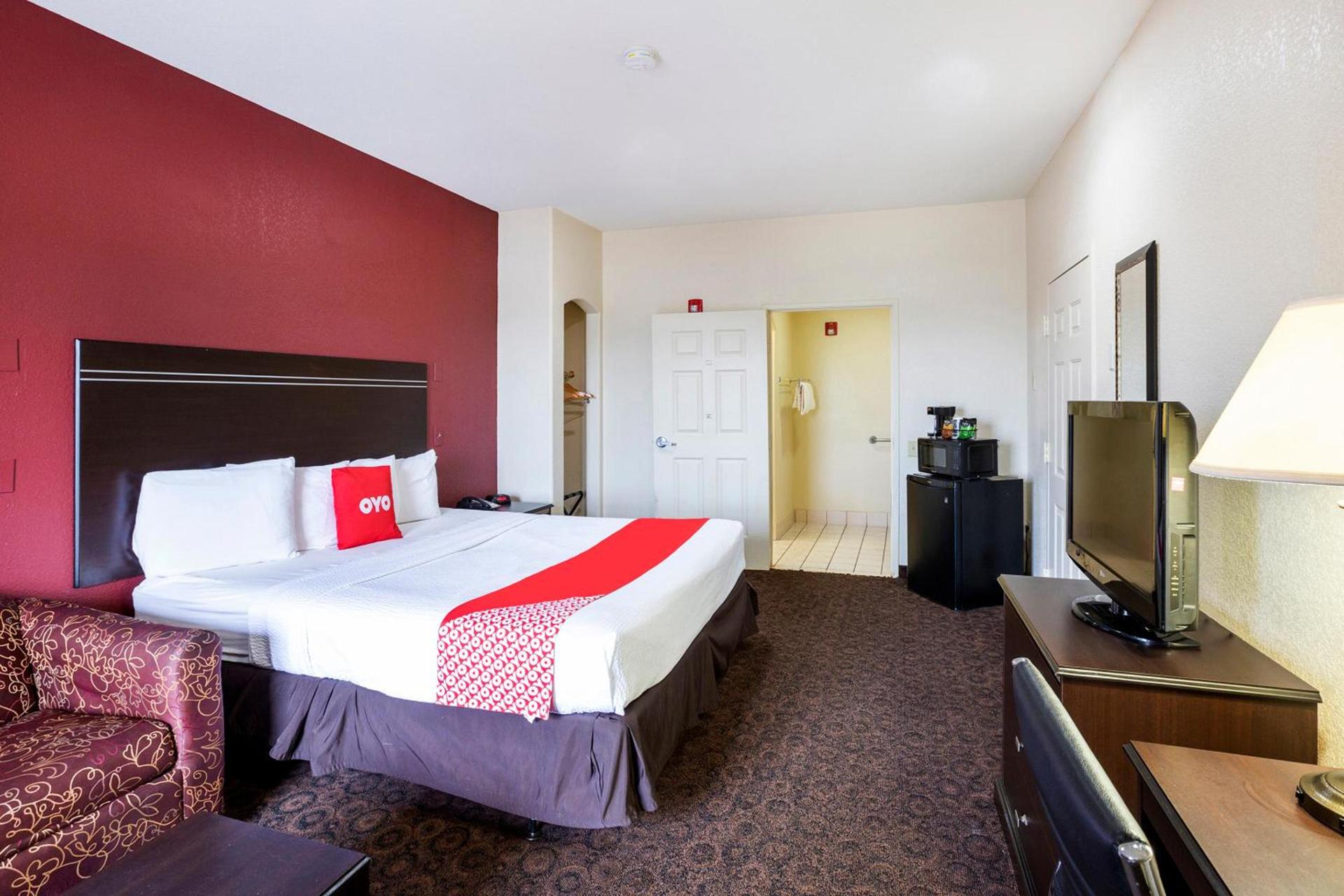 OYO Hotel LSU photo 15