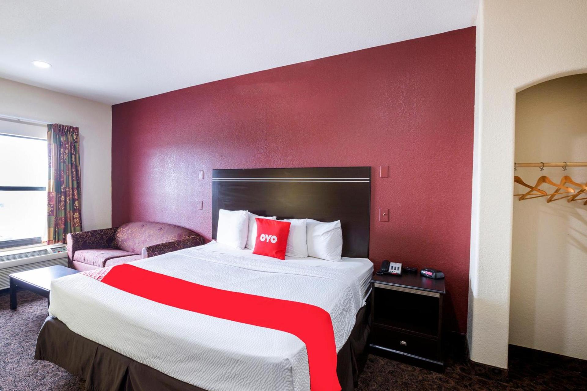 OYO Hotel LSU photo 17