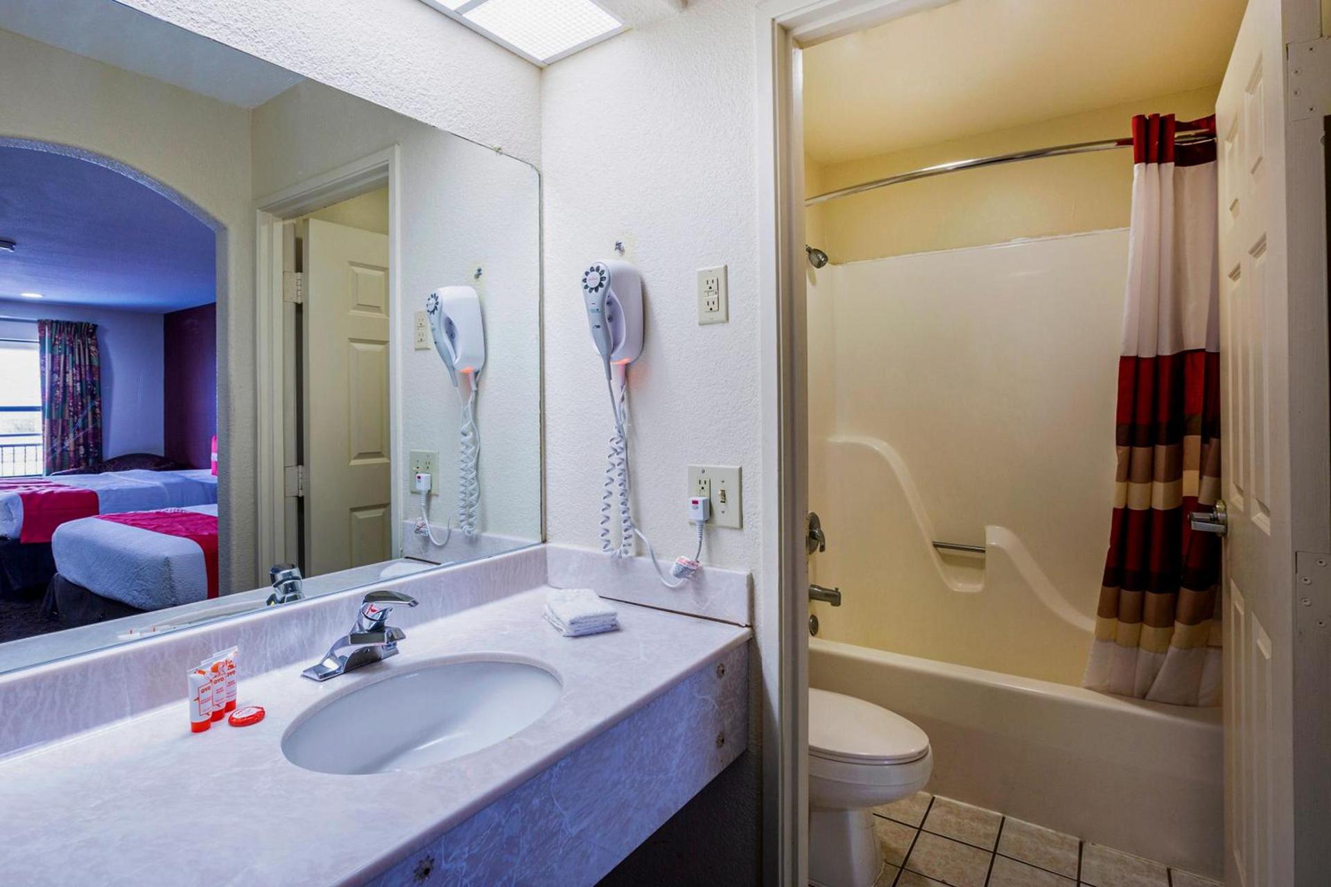 OYO Hotel LSU photo 25