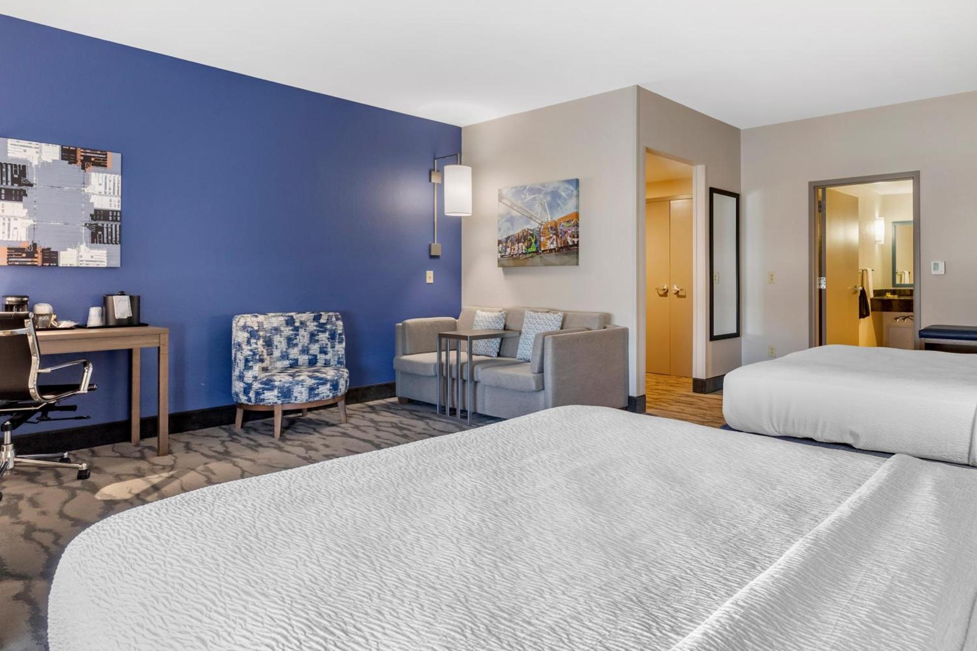 Best Western Plus Castlerock Inn & Suites photo 14