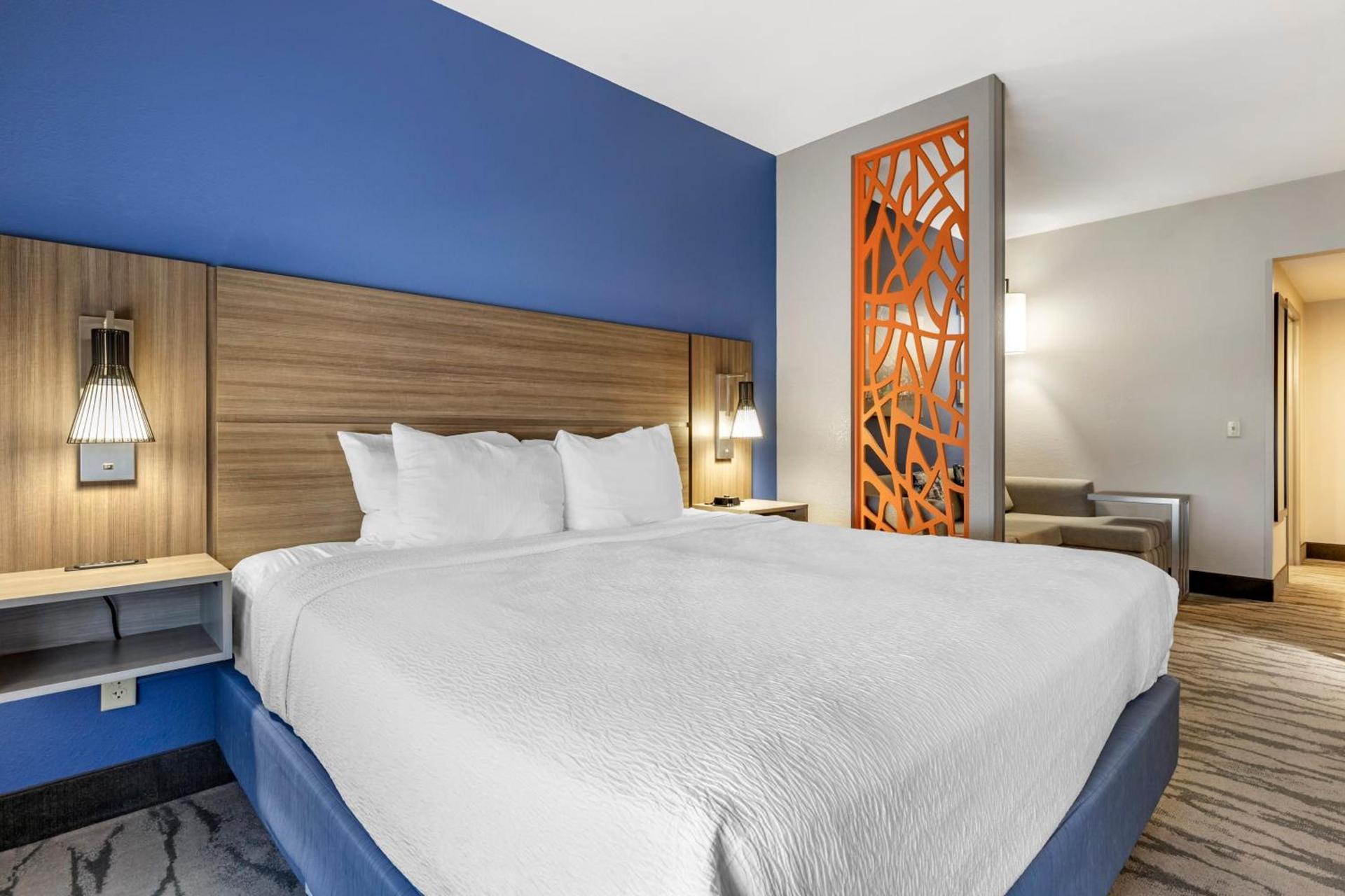 Best Western Plus Castlerock Inn & Suites photo 19