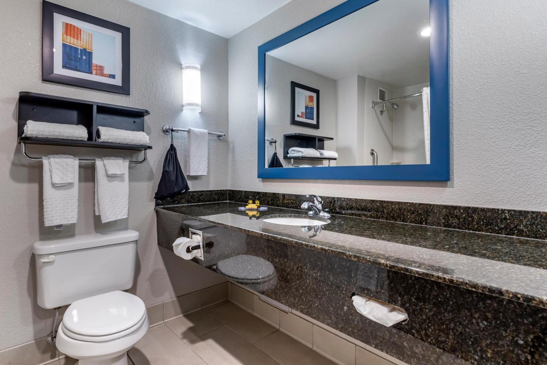 Best Western Plus Castlerock Inn & Suites photo 24