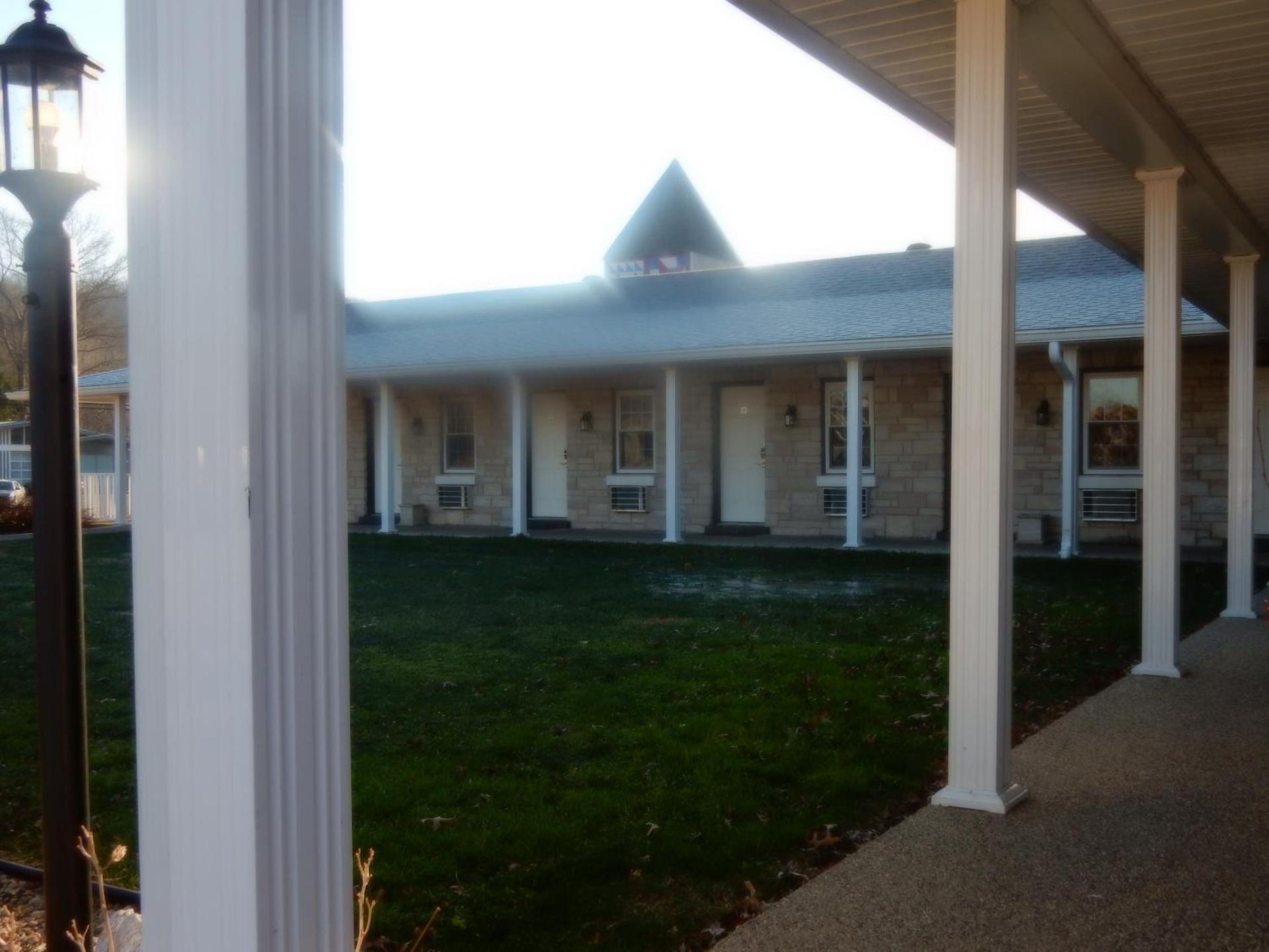 Brown's Motel photo 37