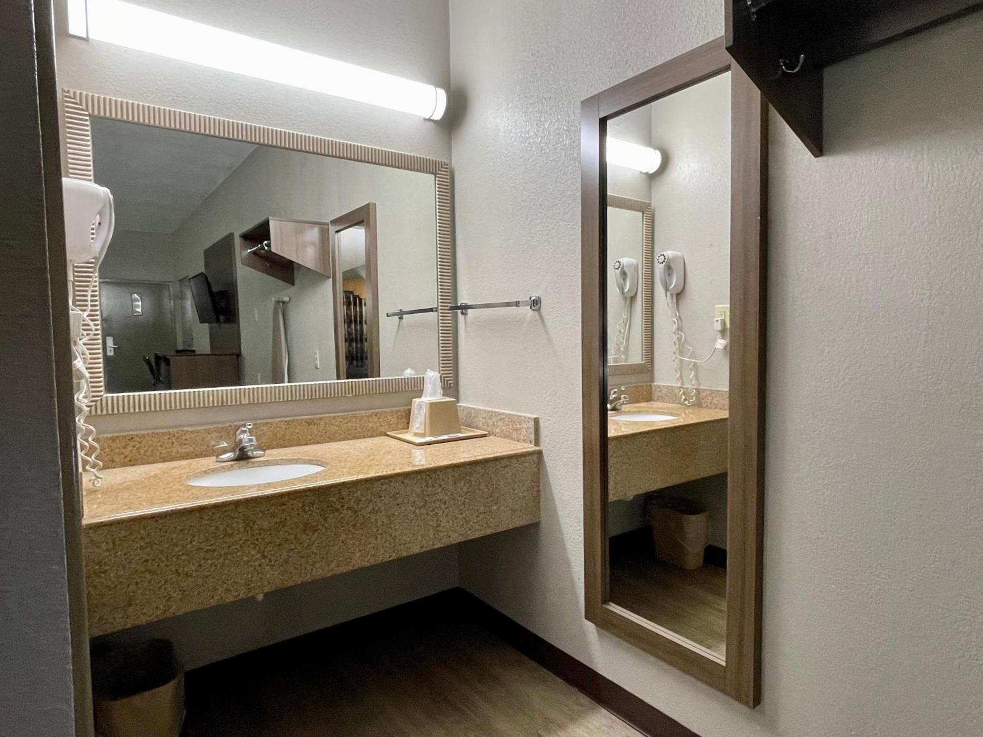 Fairview Inn & Suites Mobile photo 21
