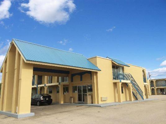 Americas Best Value Inn Schulenburg photo 11