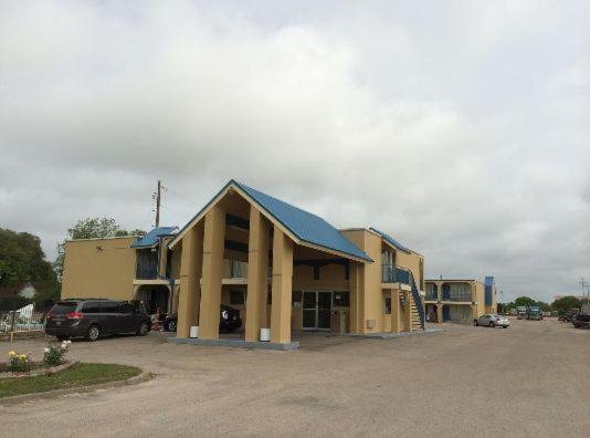 Americas Best Value Inn Schulenburg photo 12