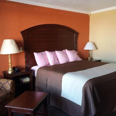 Americas Best Value Inn Schulenburg photo 3