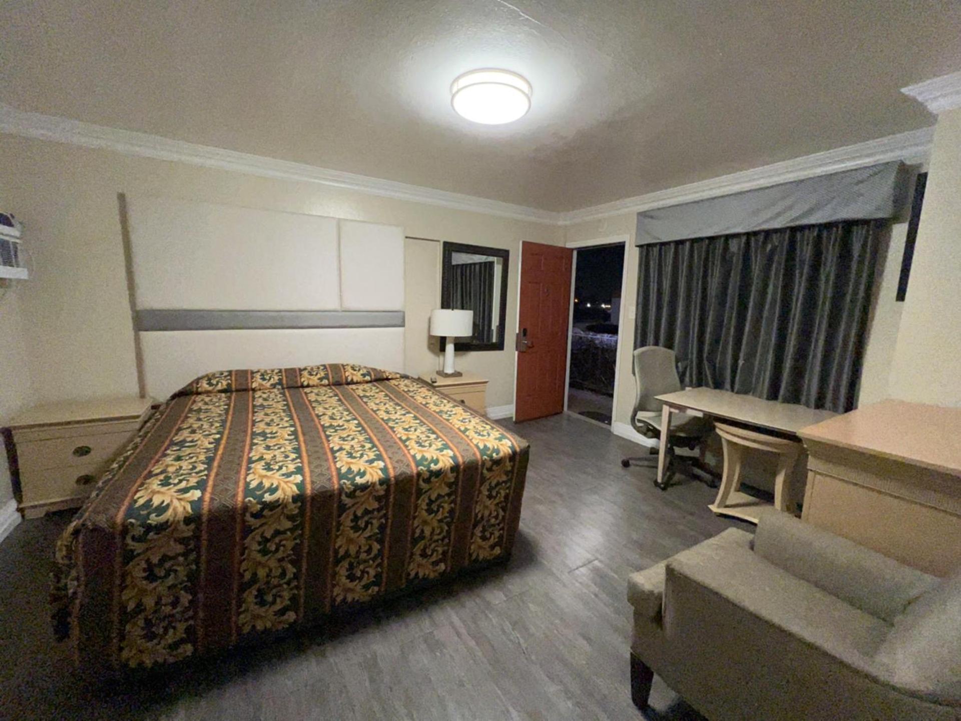 Flamingo Motel Oxnard photo 31