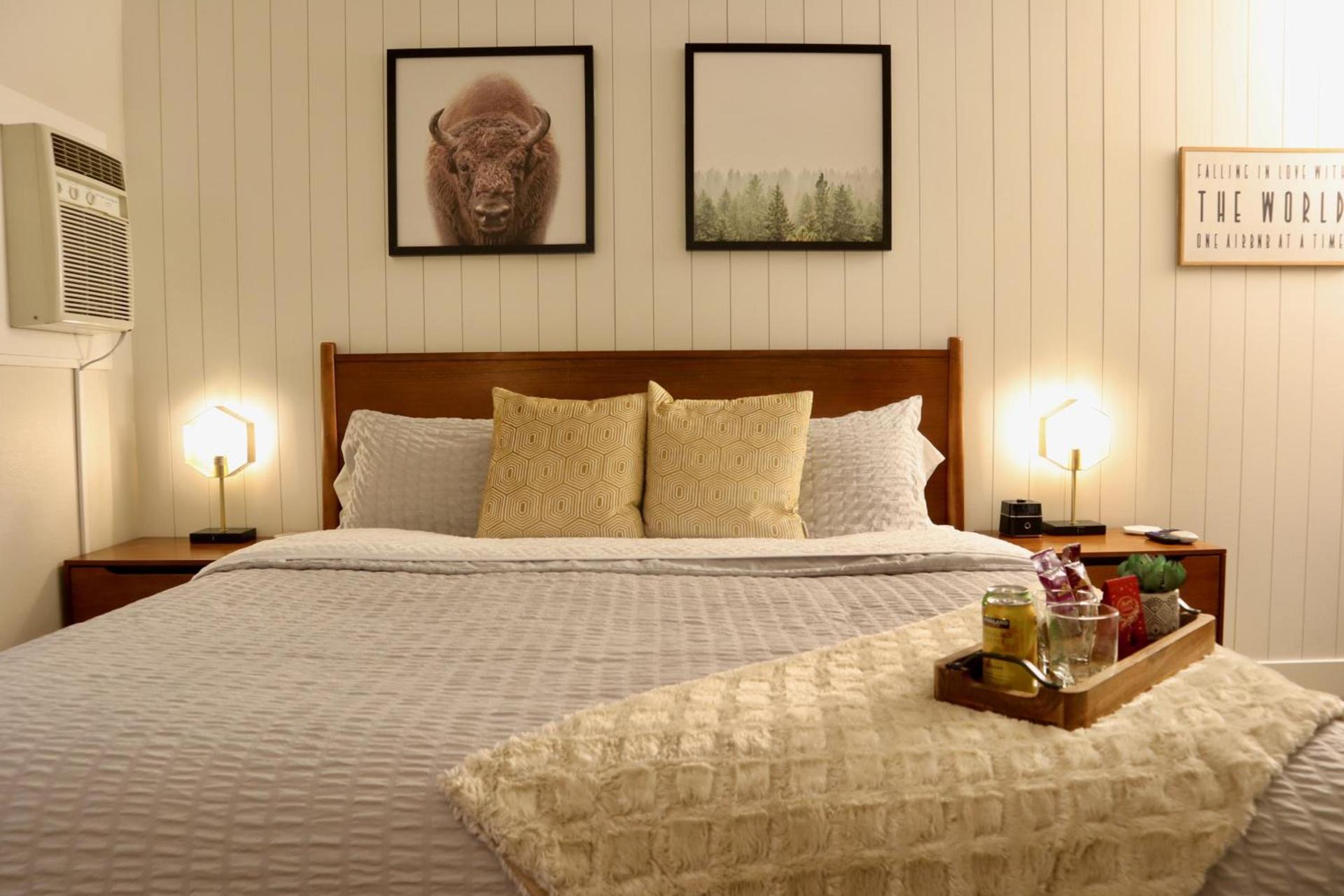Mid-Century Gem w/King photo 31