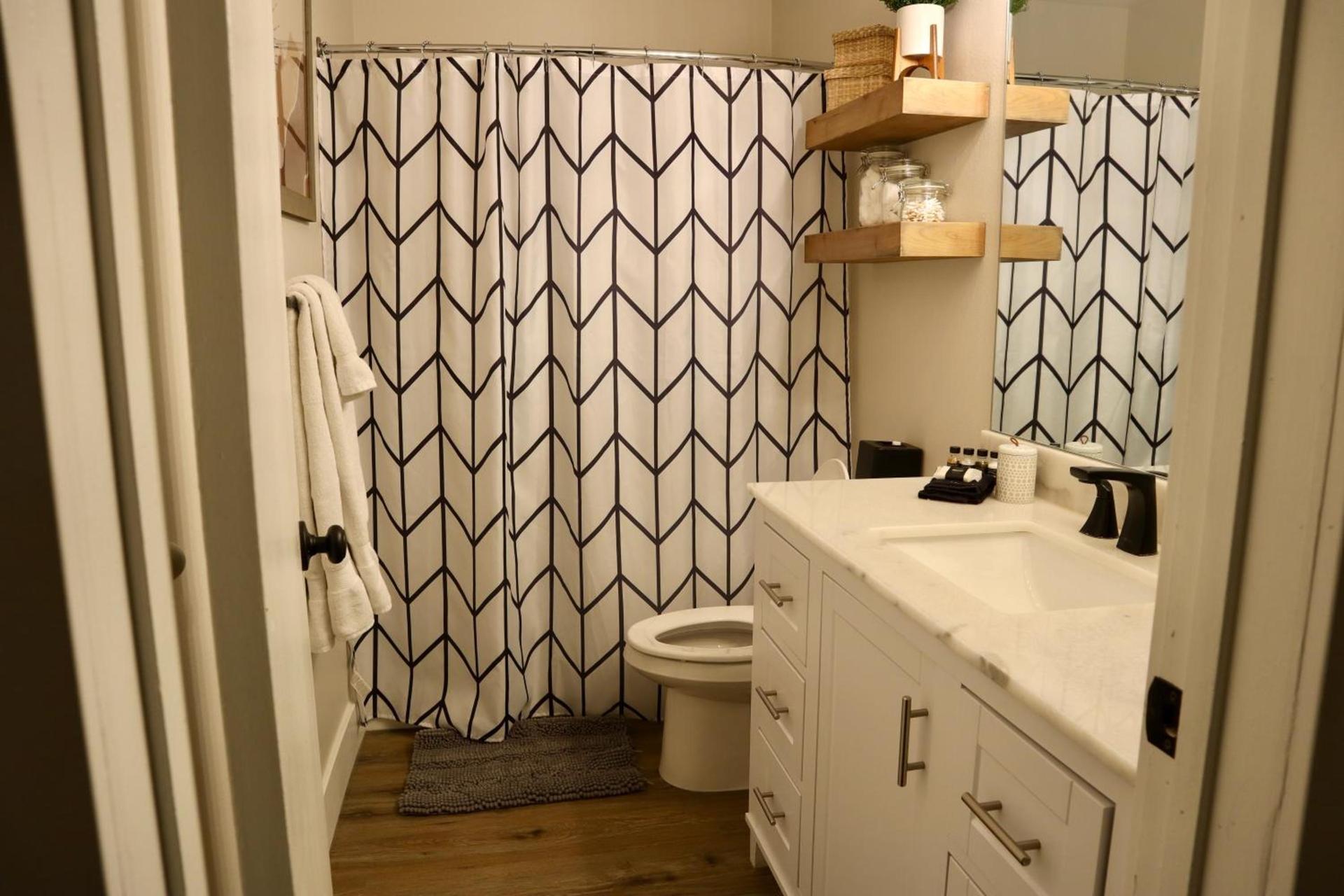 Mid-Century Gem w/King photo 29