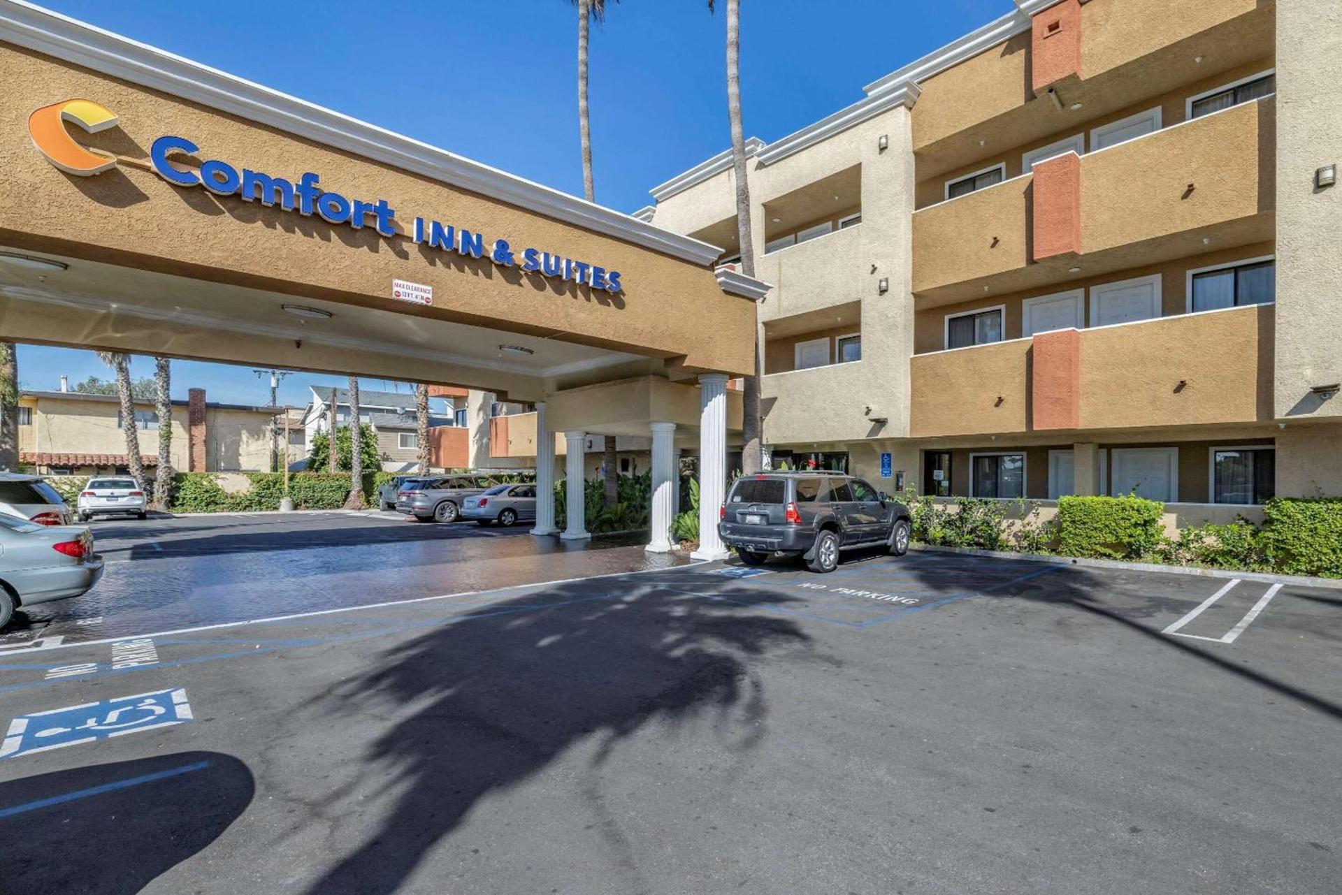 Comfort Inn & Suites Huntington Beach photo 2