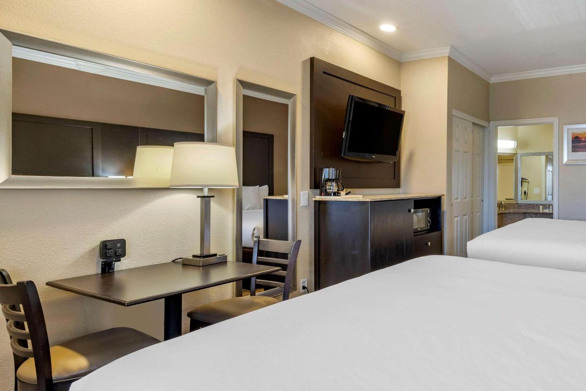 Comfort Inn & Suites Huntington Beach photo 7