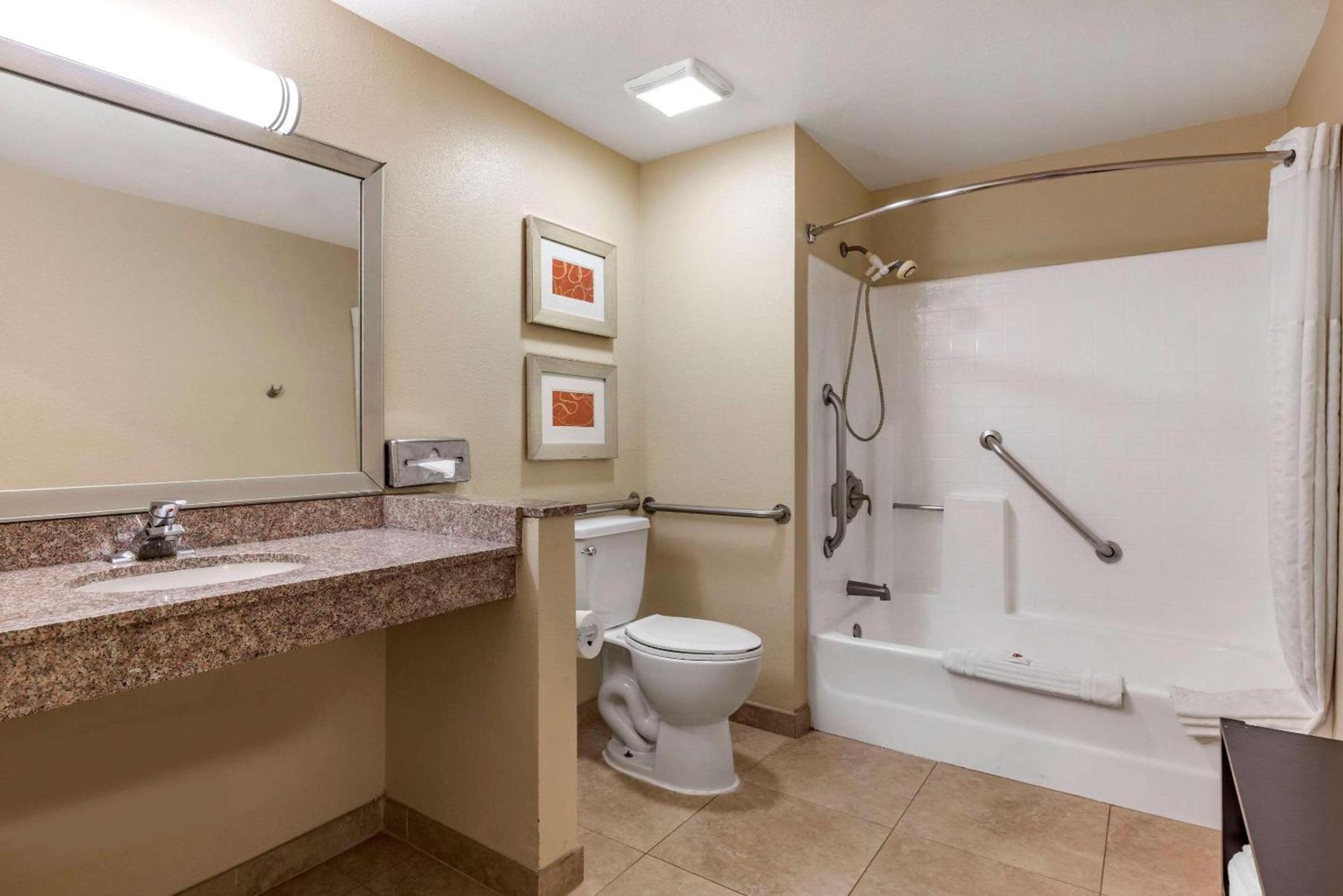 Comfort Inn & Suites Huntington Beach photo 13