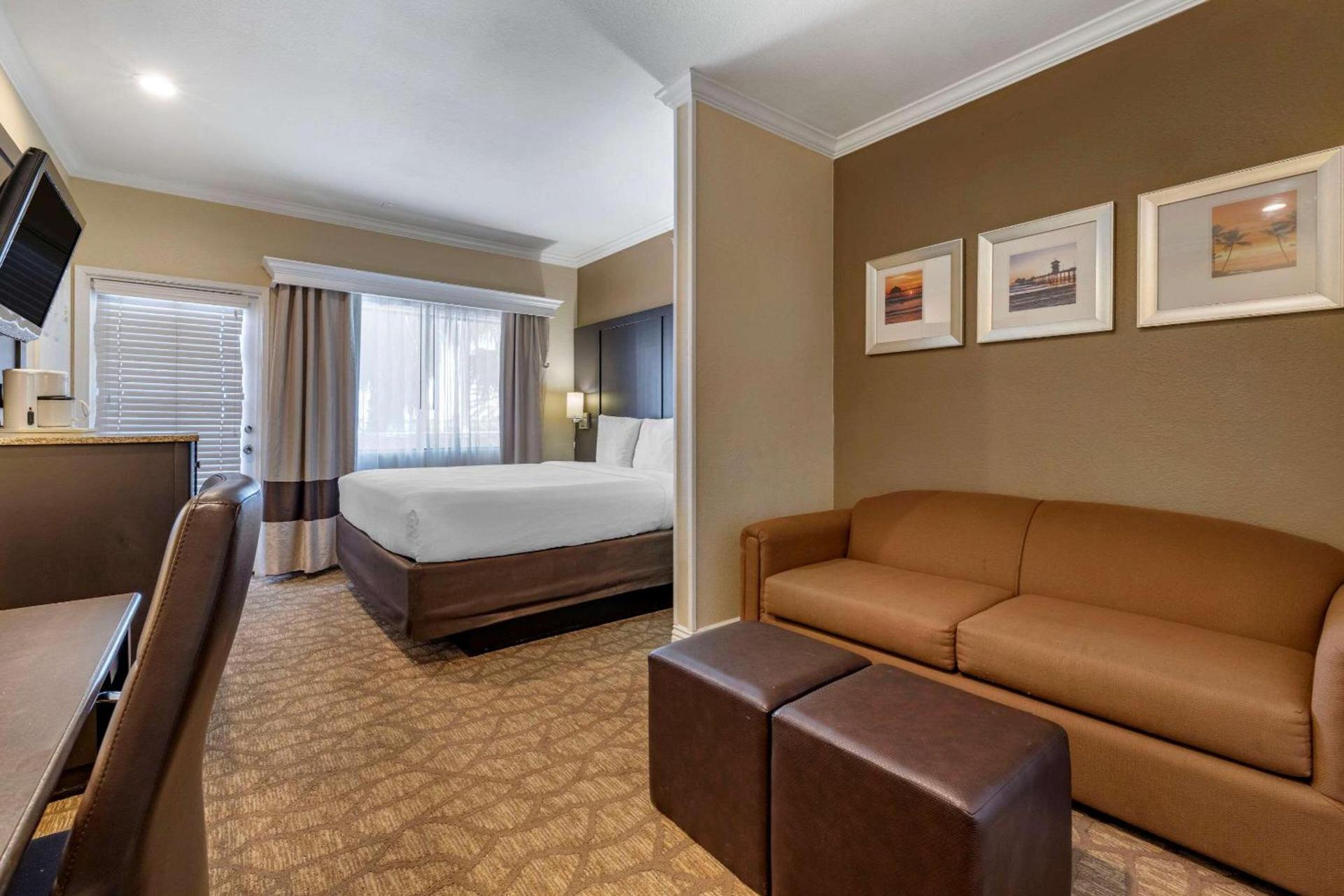 Comfort Inn & Suites Huntington Beach photo 17