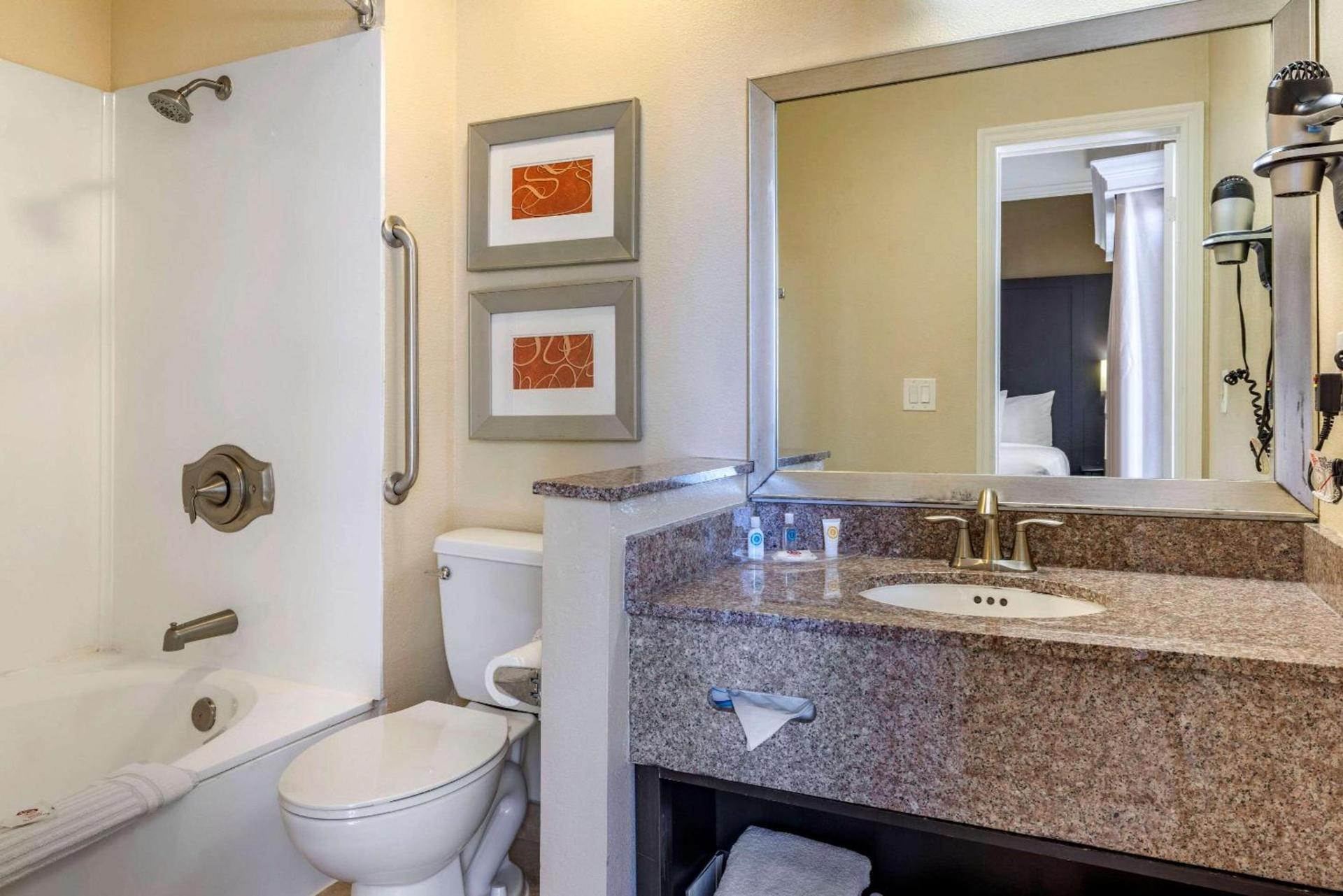 Comfort Inn & Suites Huntington Beach photo 20