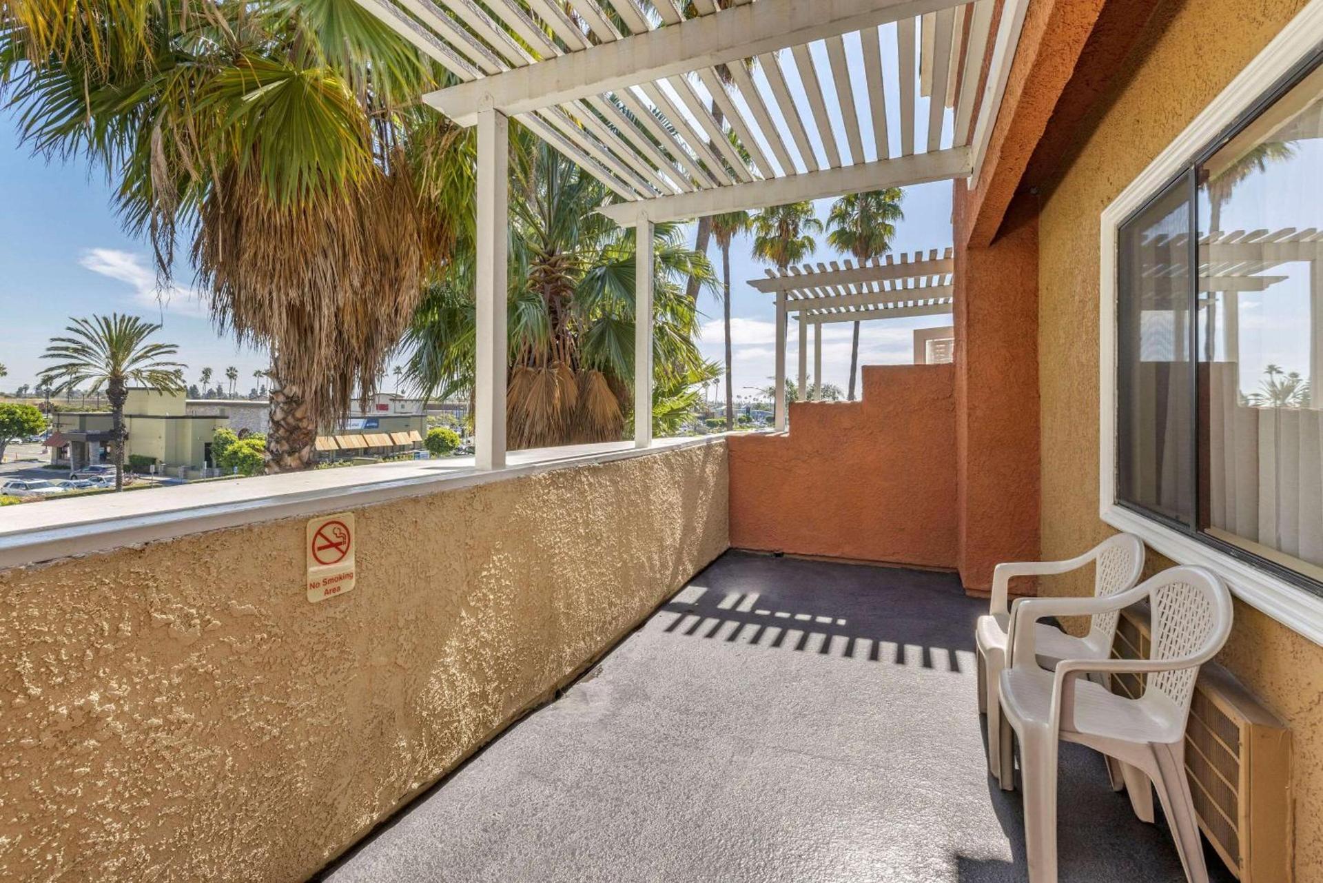 Comfort Inn & Suites Huntington Beach photo 19