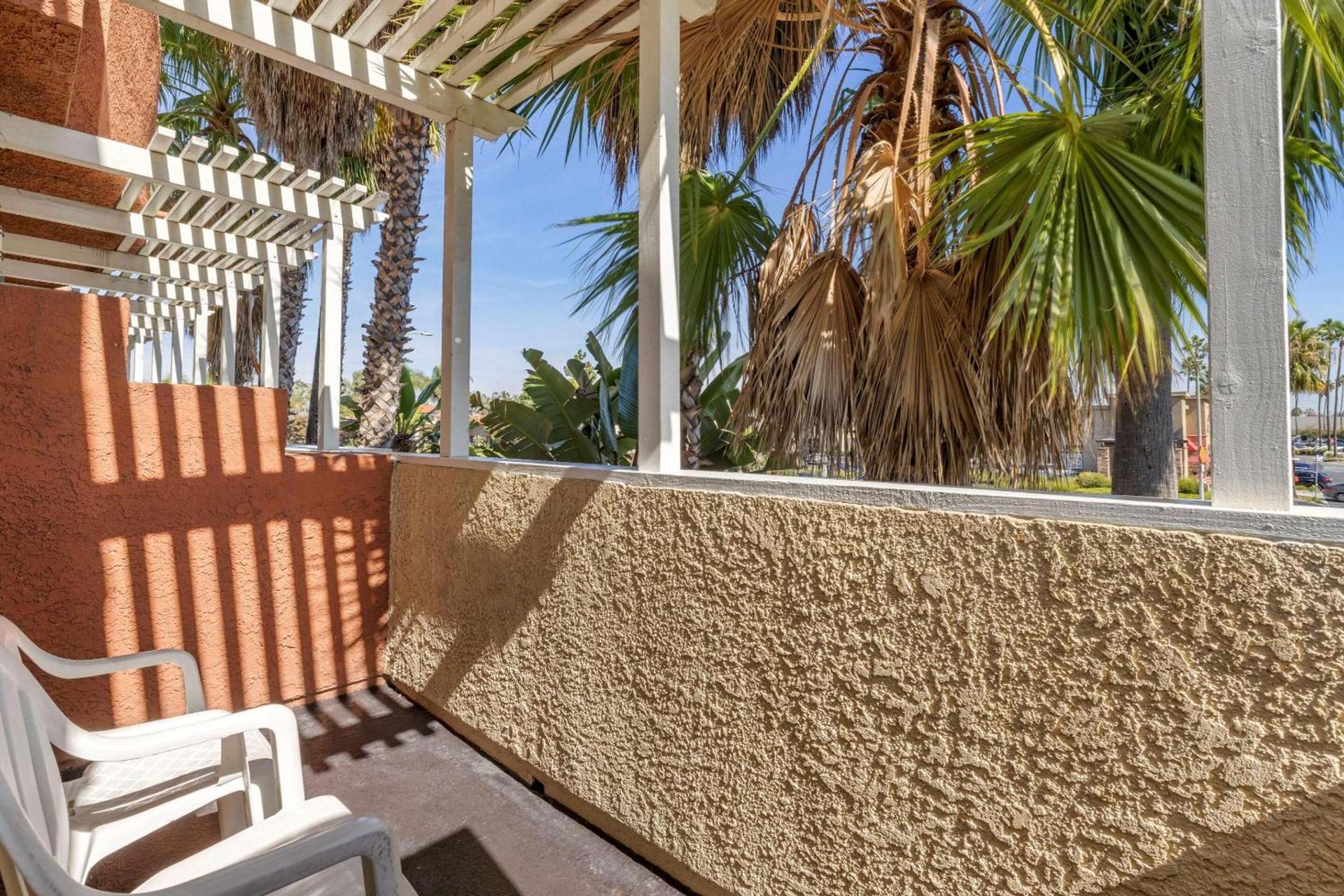 Comfort Inn & Suites Huntington Beach photo 22