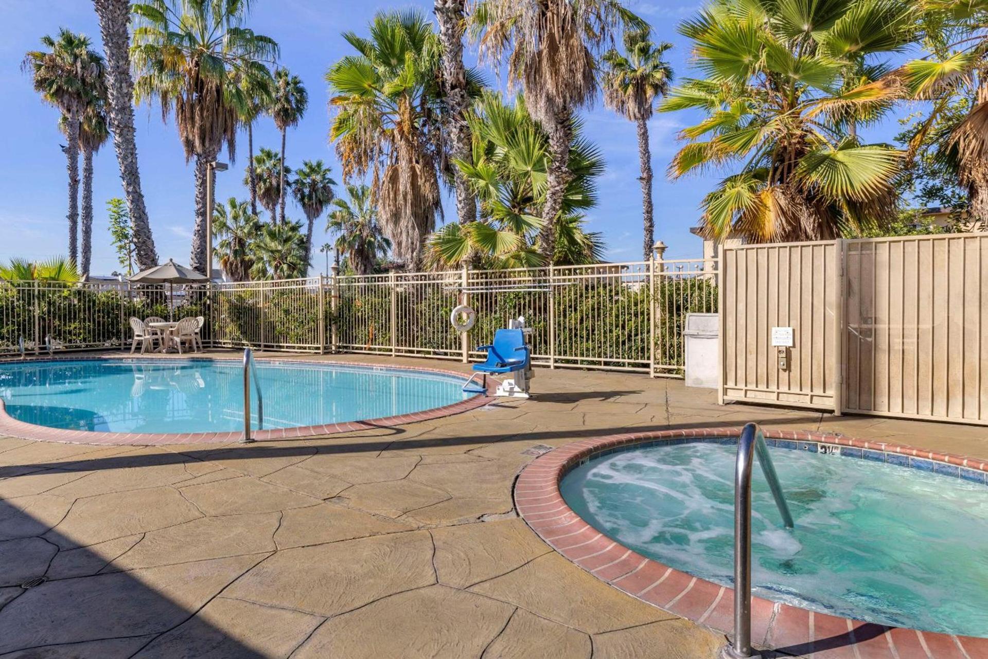 Comfort Inn & Suites Huntington Beach photo 27
