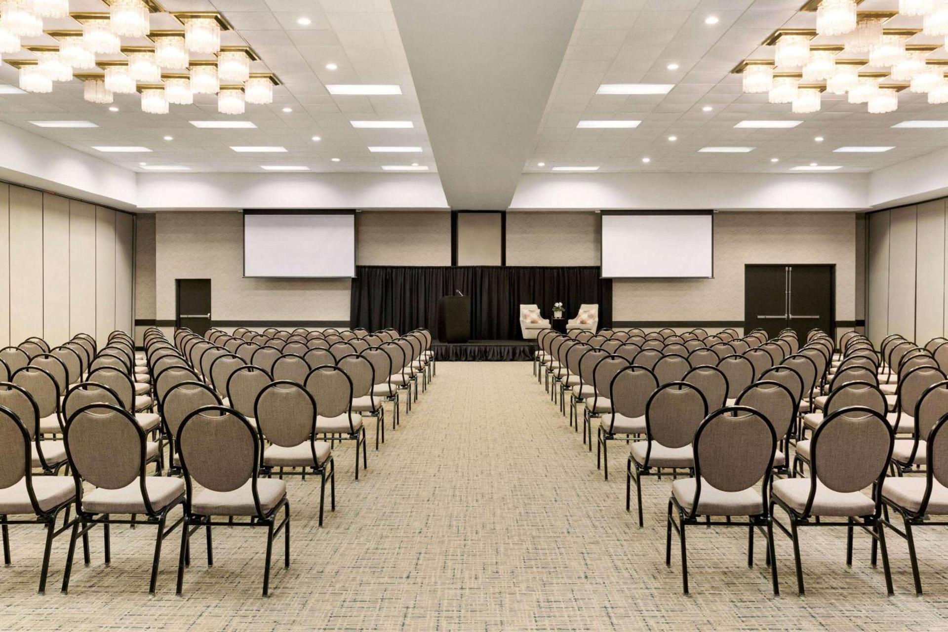 Wyndham Fort Smith City Center photo 40