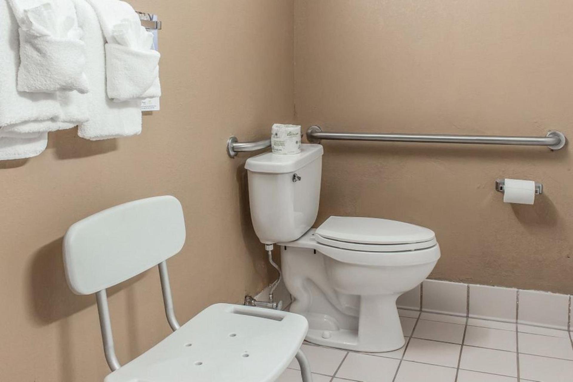 FairBridge Inn & Suites Poconos photo 17