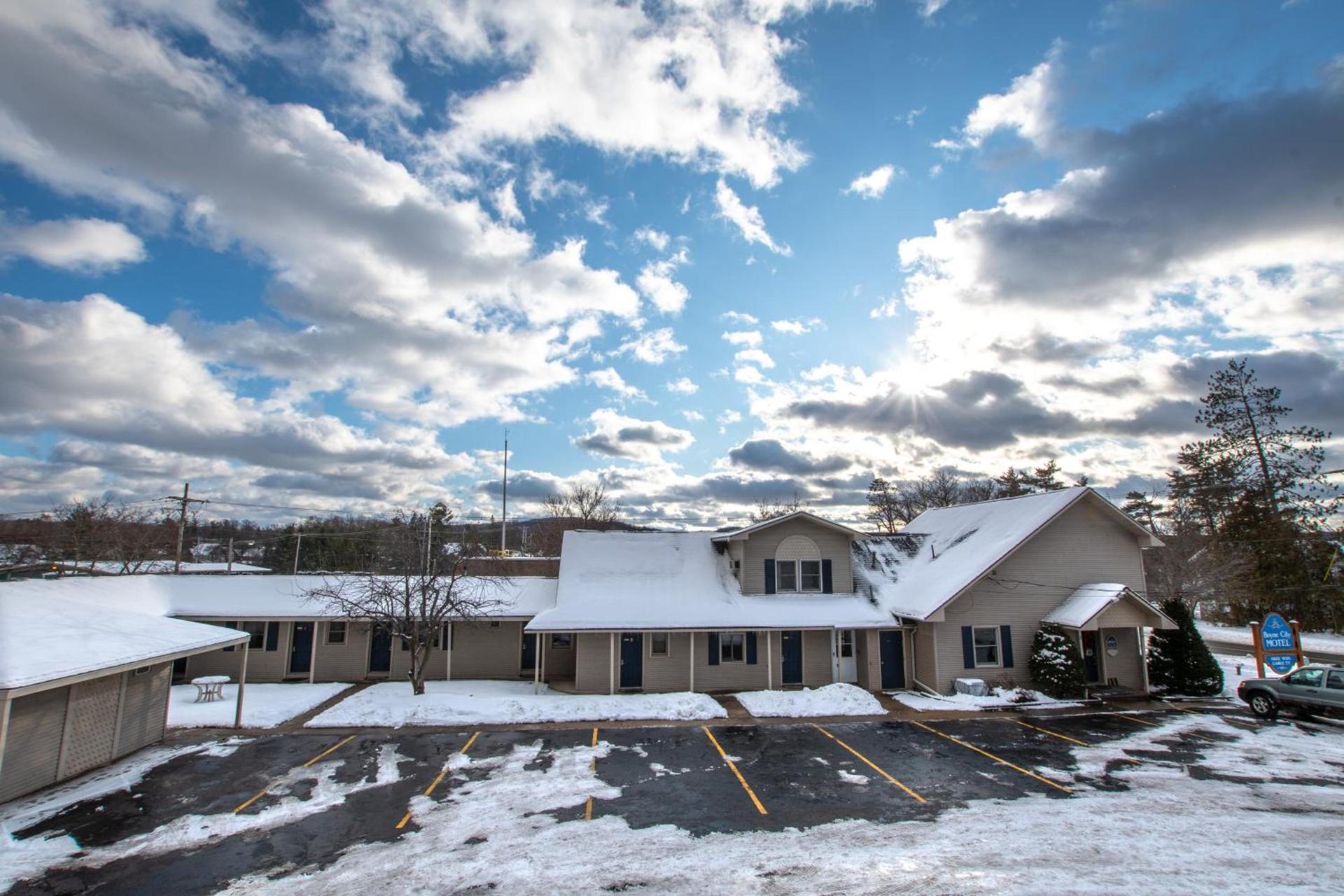 Boyne City Motel photo 13