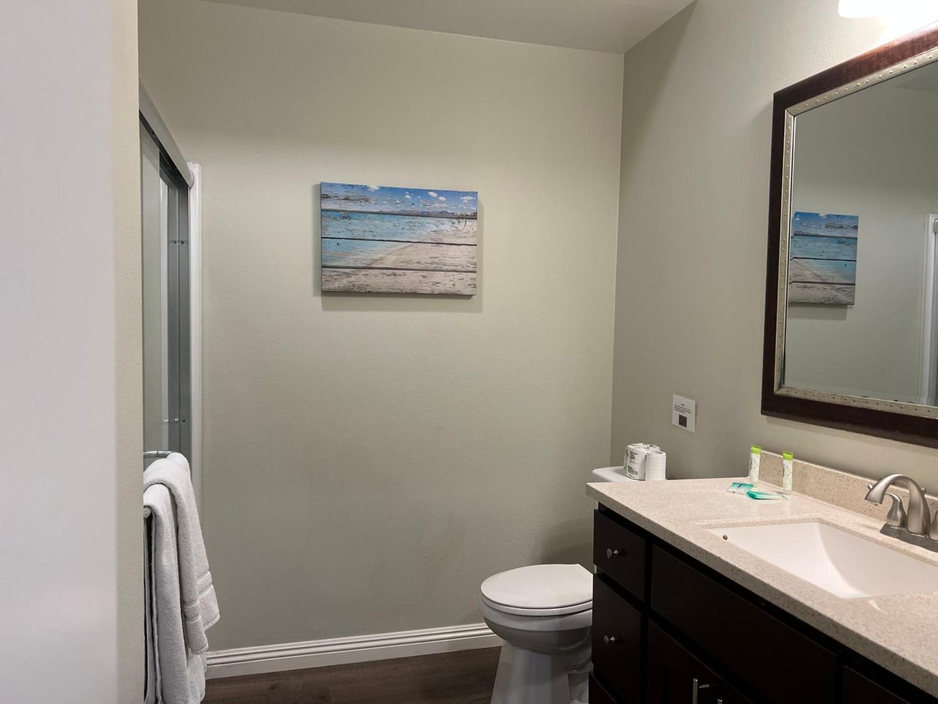 ASPIRE INN & SUITES Orange photo 15