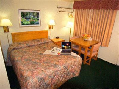 Americas Best Value Inn Eugene photo 18
