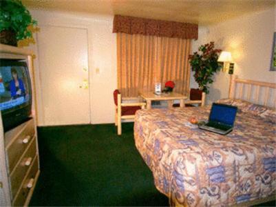 Americas Best Value Inn Eugene photo 17